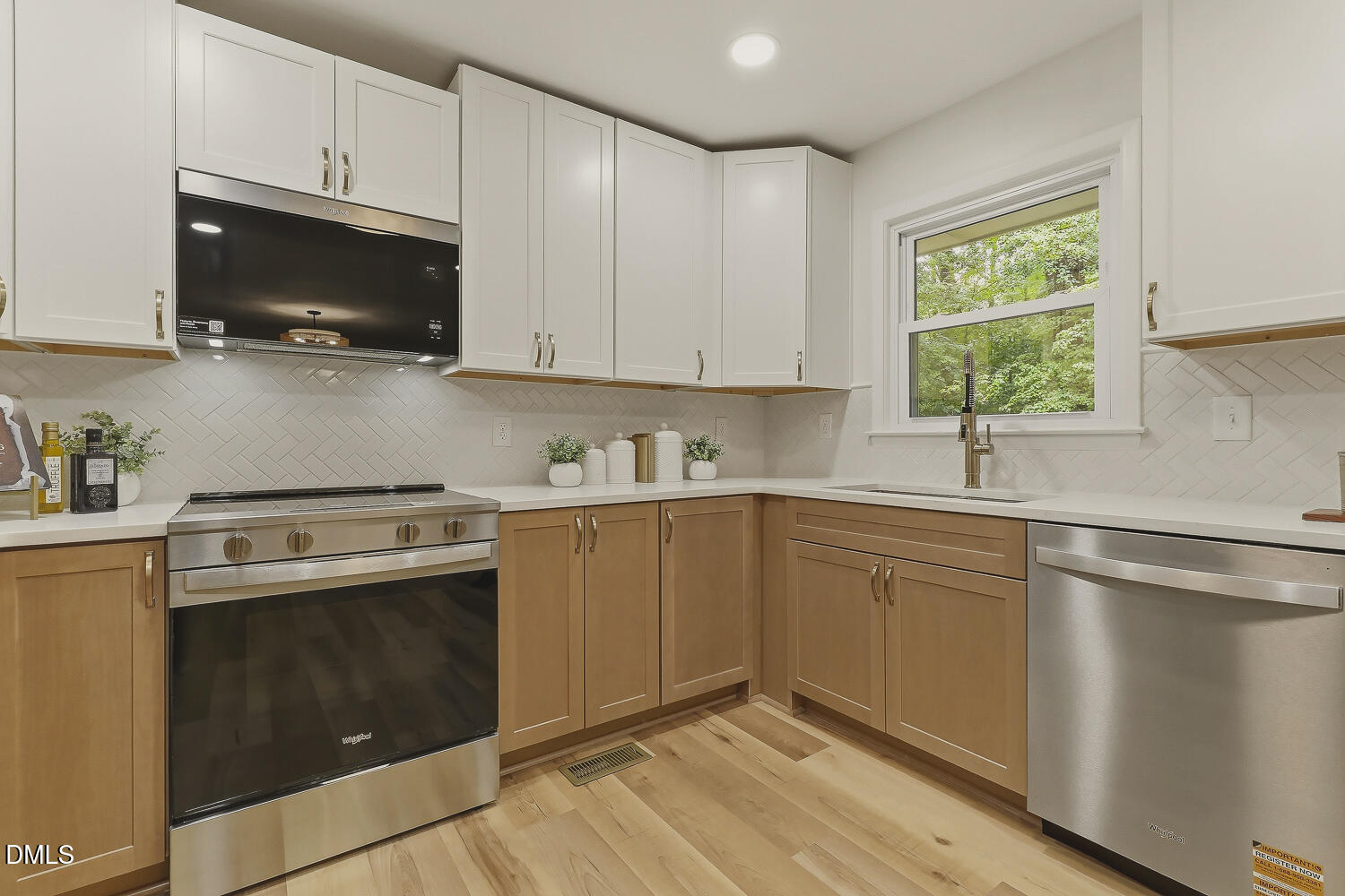 300 Simpson Street Property Photo 8