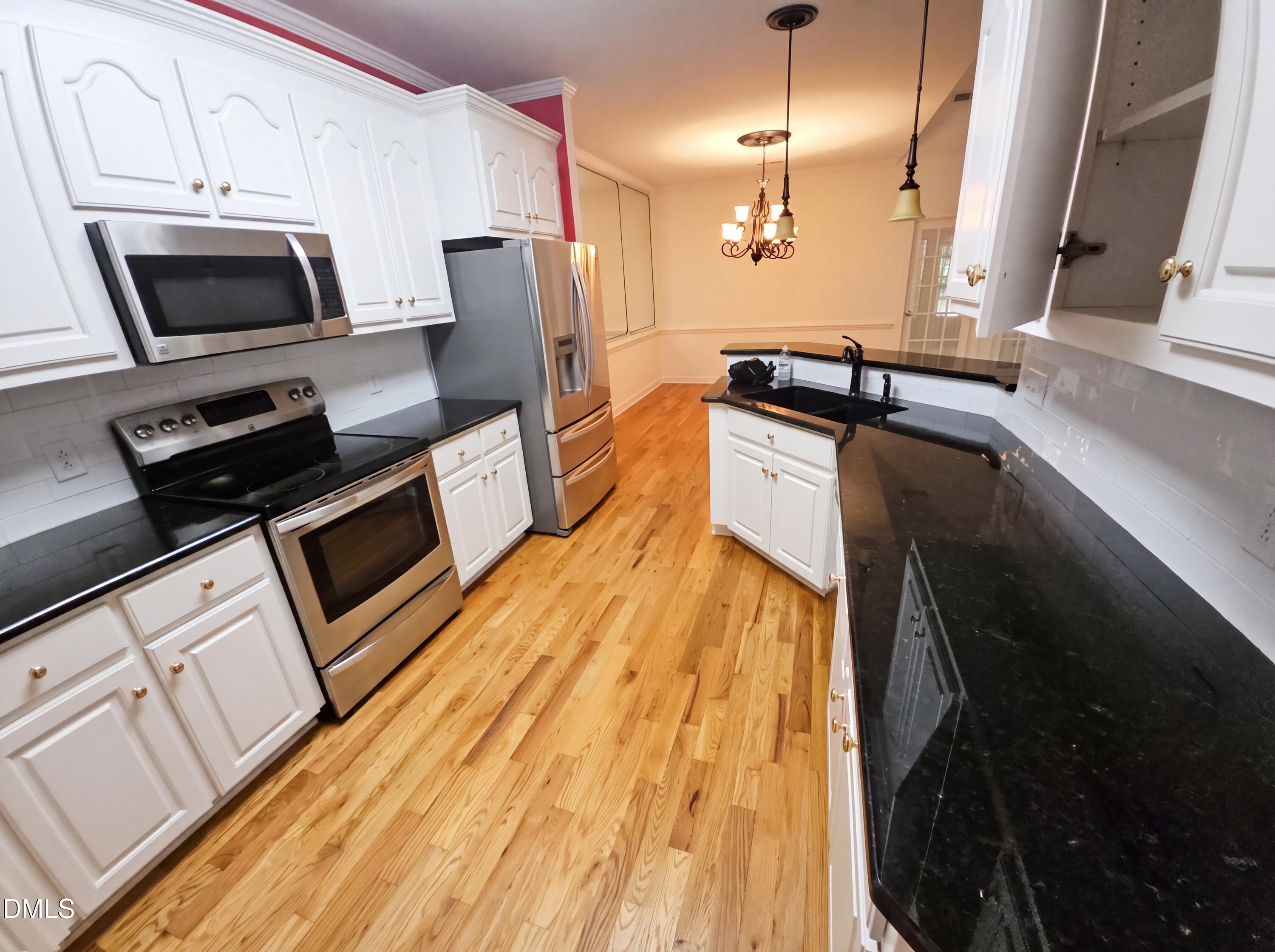 302 Commonsgate Drive Property Photo 6