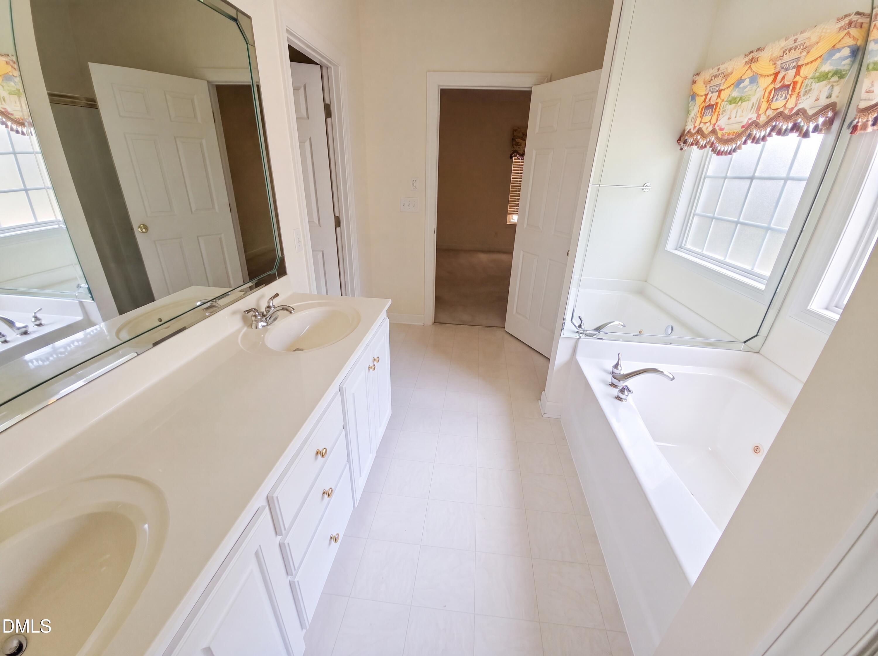 302 Commonsgate Drive Property Photo 16