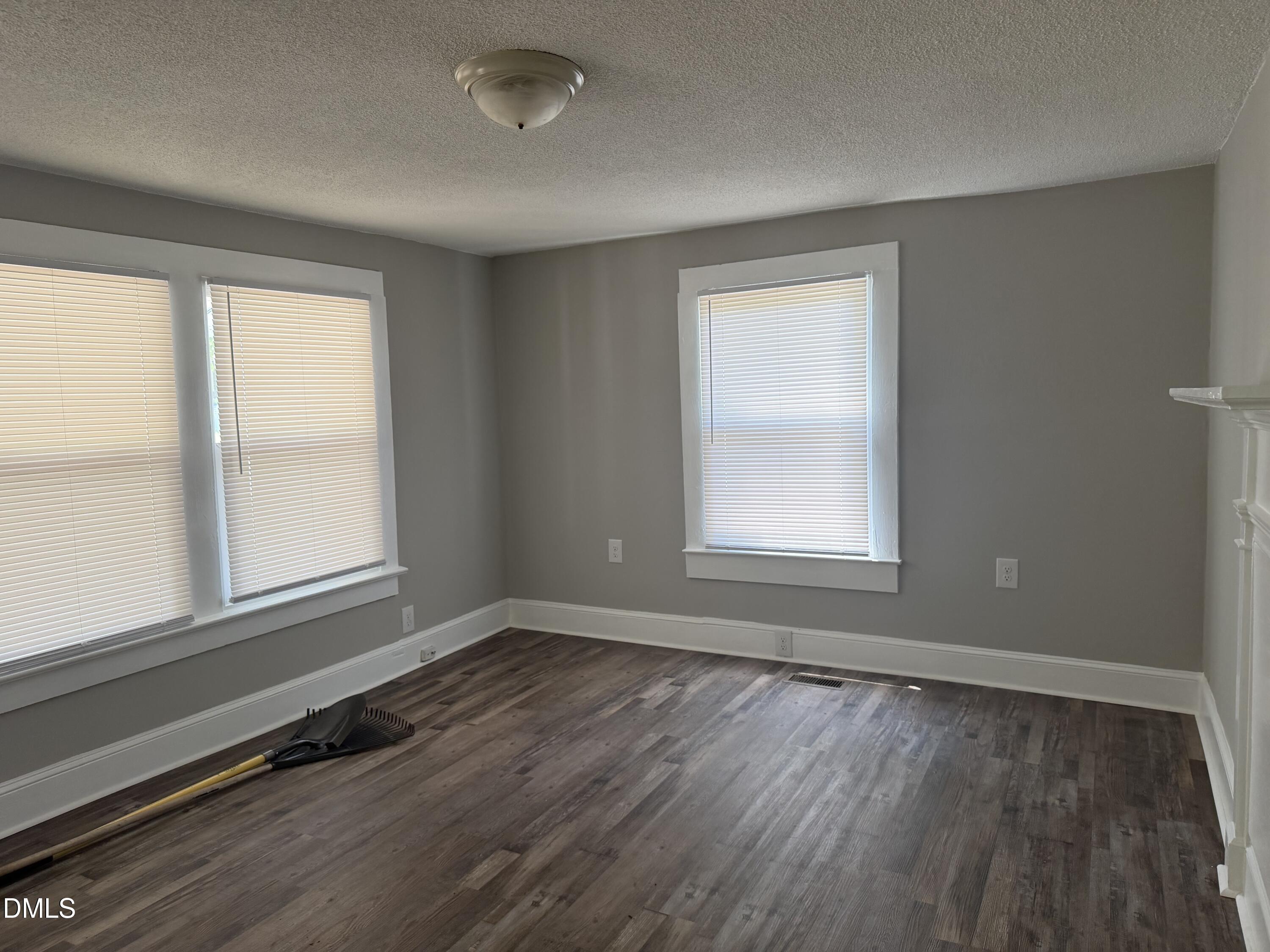511 E Woodall Street Property Photo 2