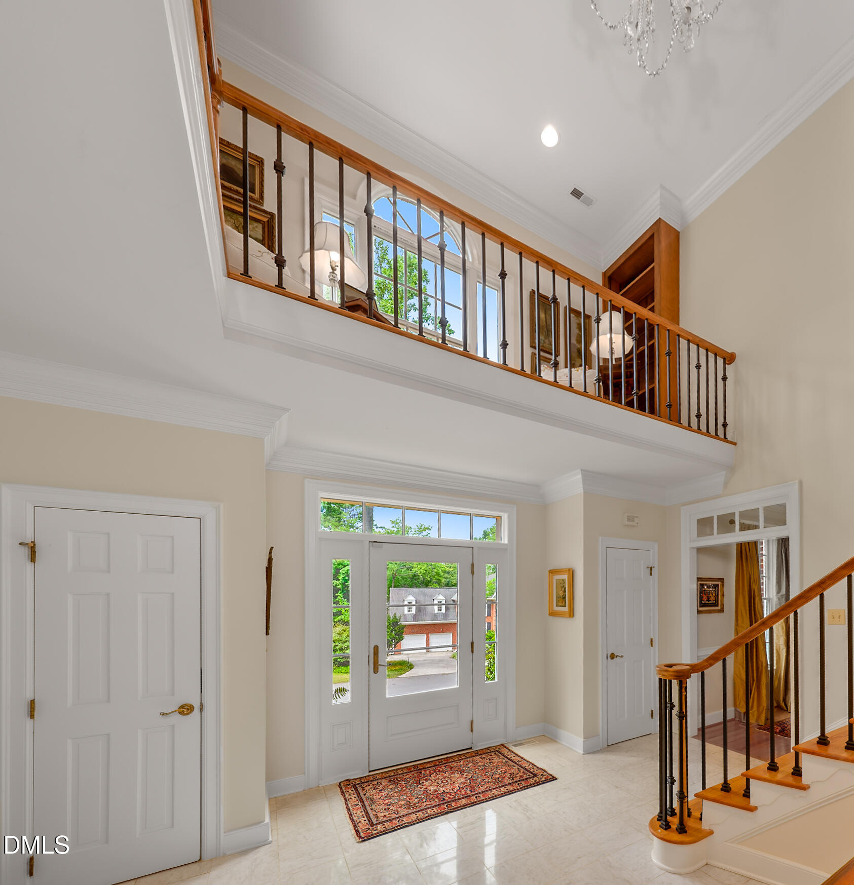 320 Lochside Drive Property Photo 7