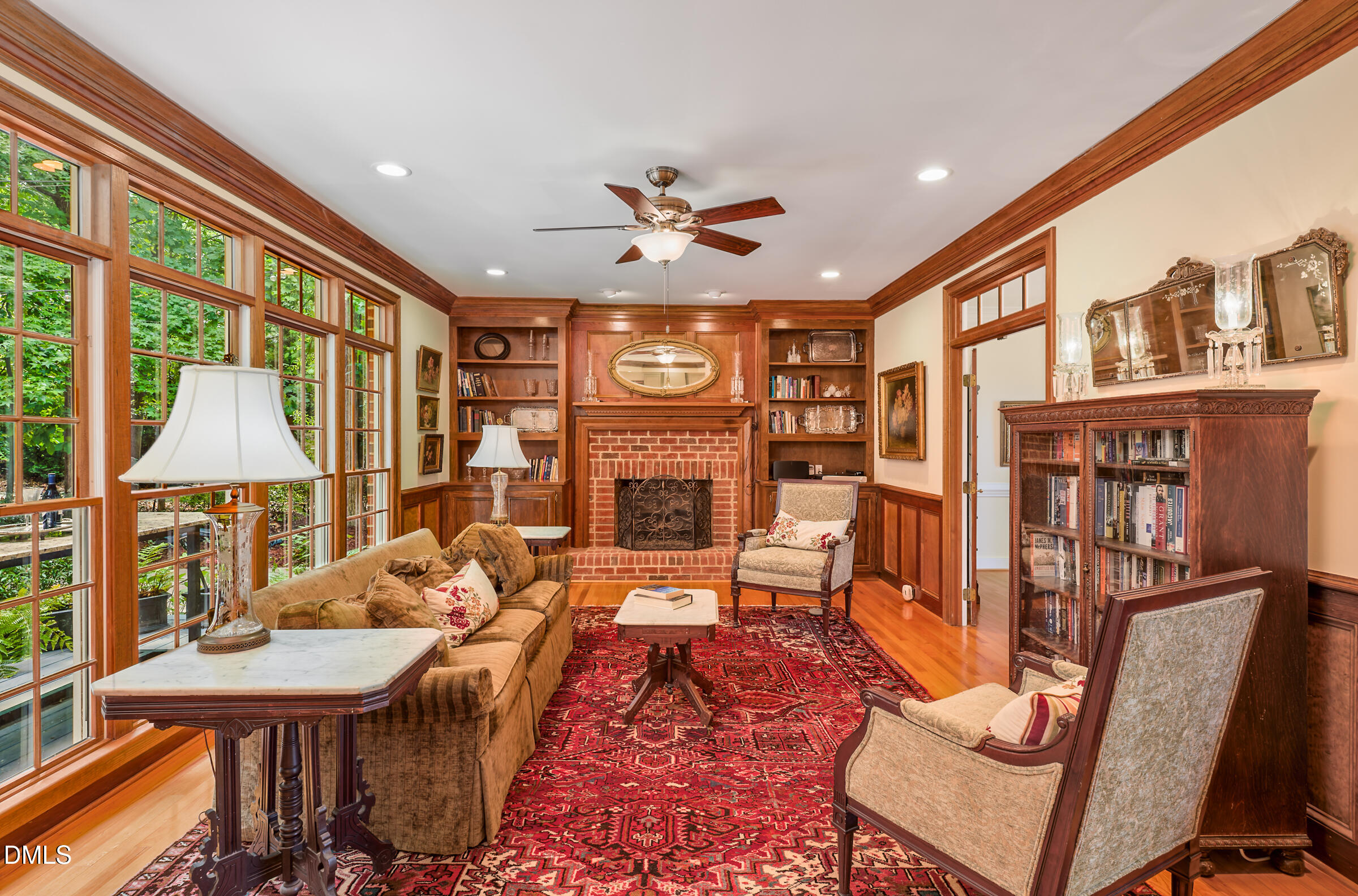 320 Lochside Drive Property Photo 14