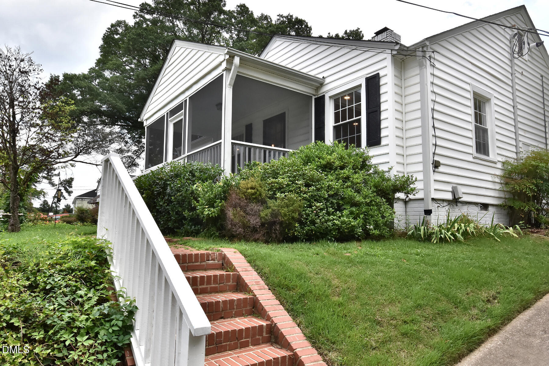 1837 Forest Road Property Photo 3