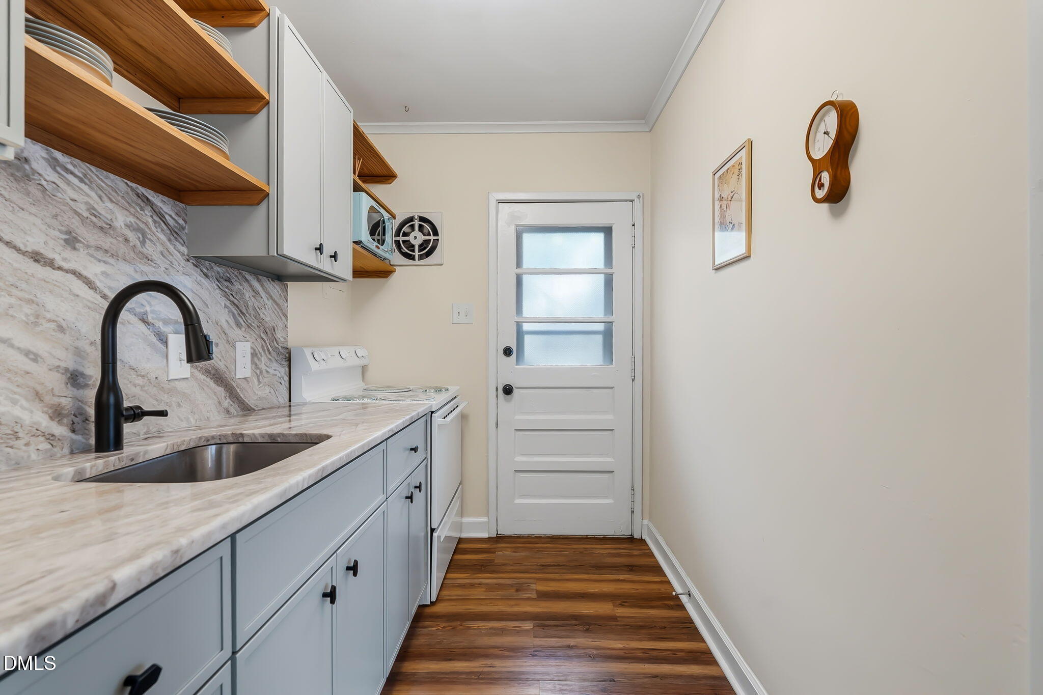 817 Daniels Street B Property Photo 5