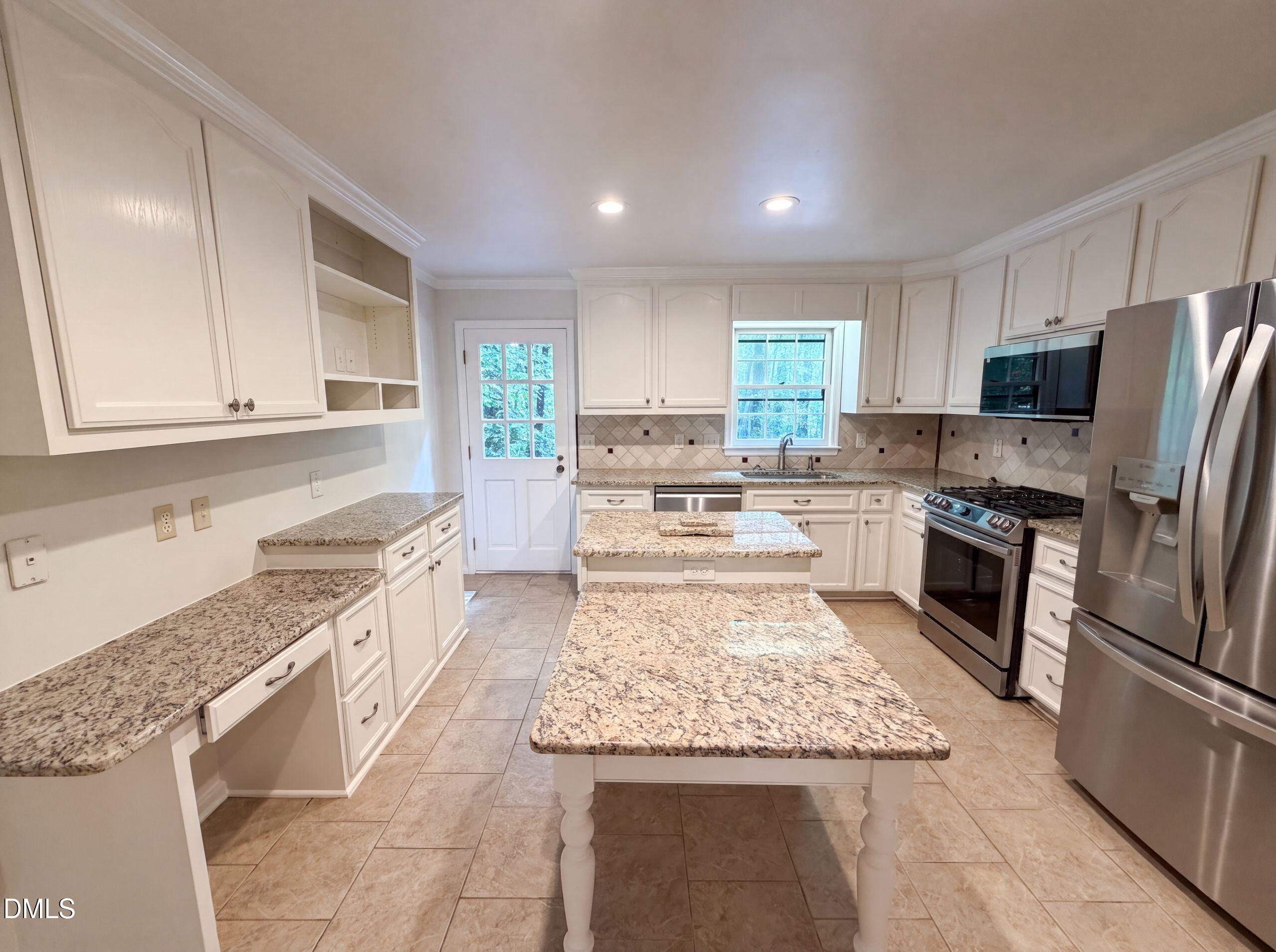 204 Boulder Bluff Trail Property Photo 2