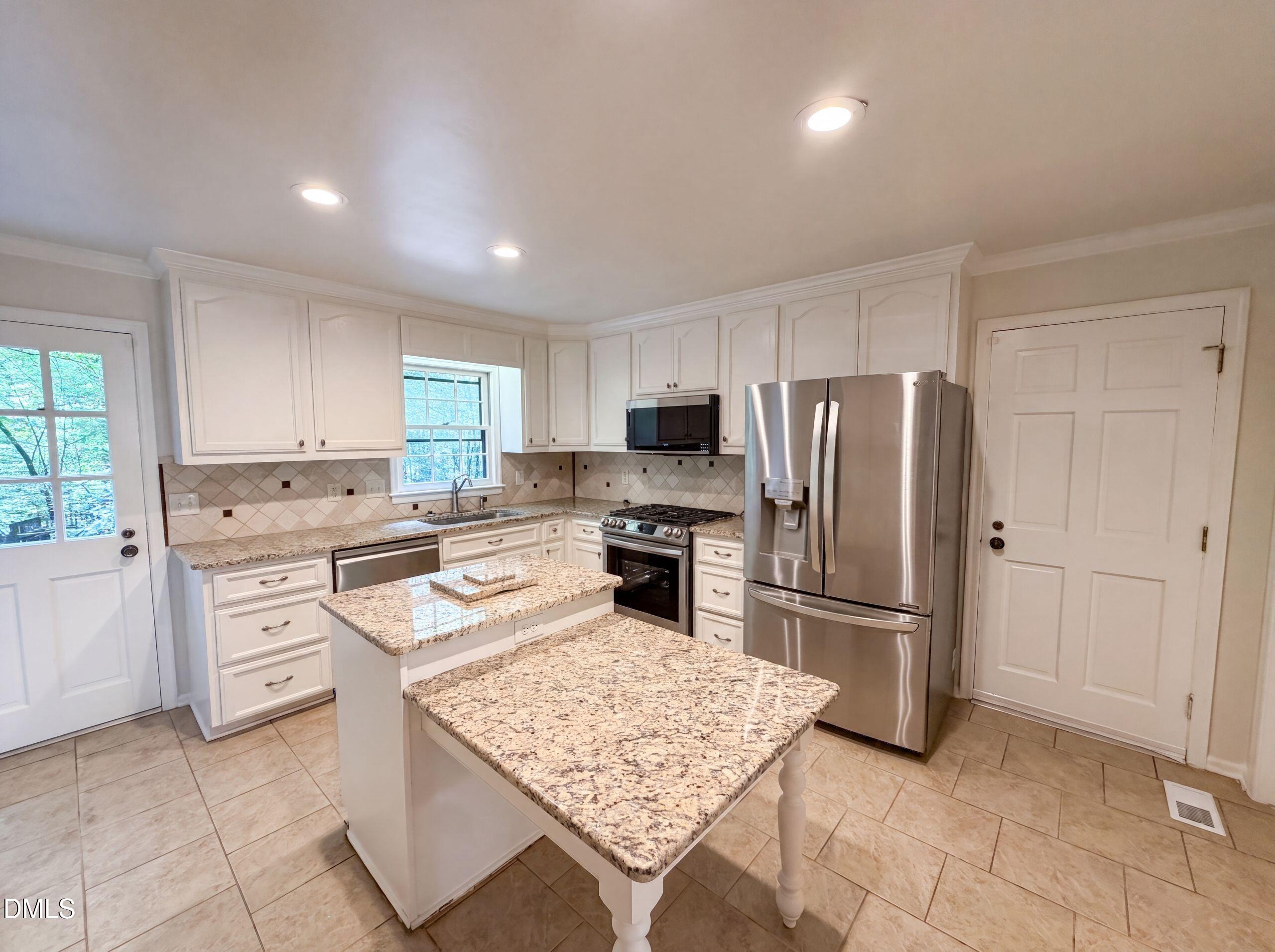204 Boulder Bluff Trail Property Photo 6