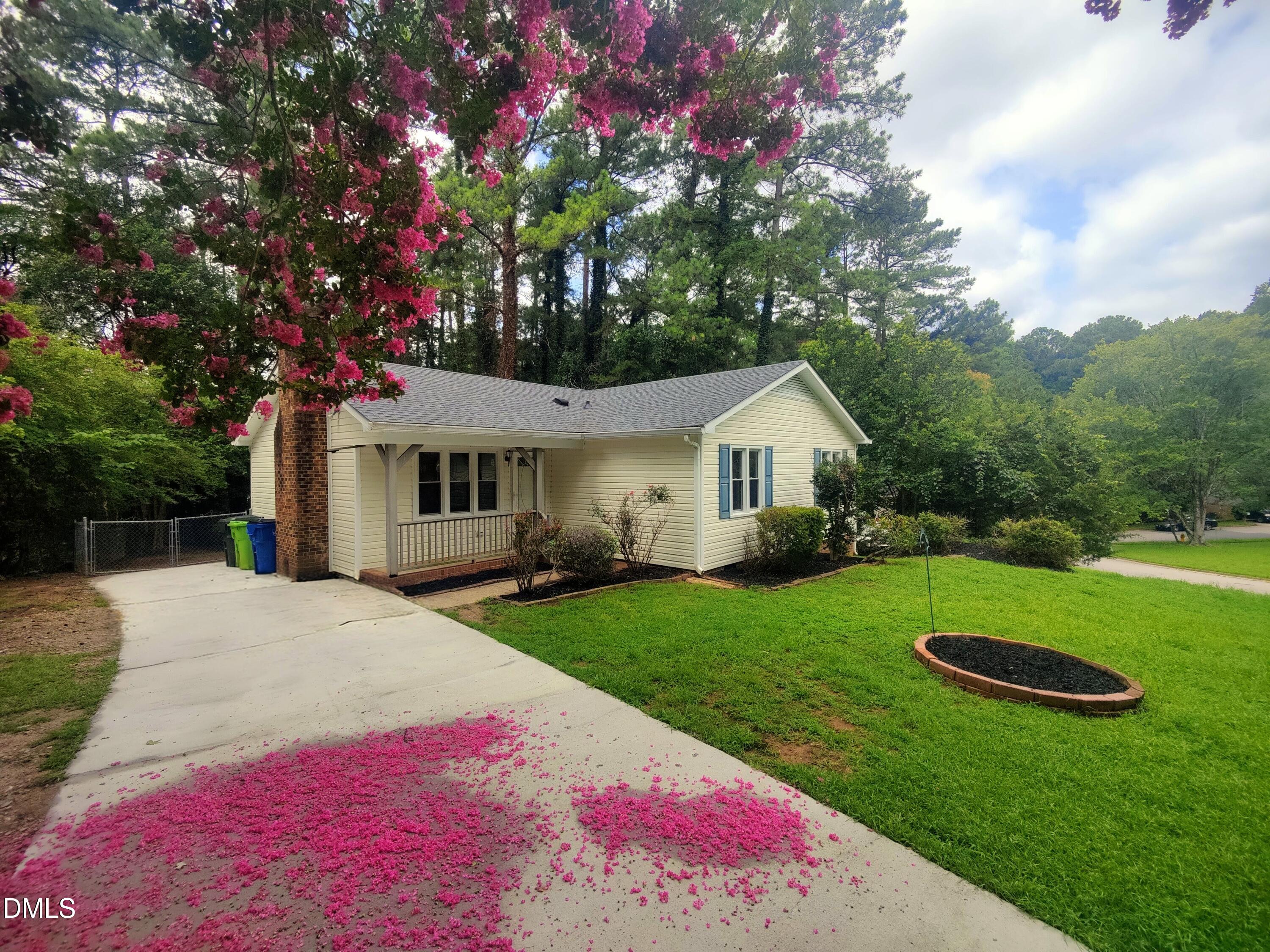 813 Plentywood Court Property Photo 4