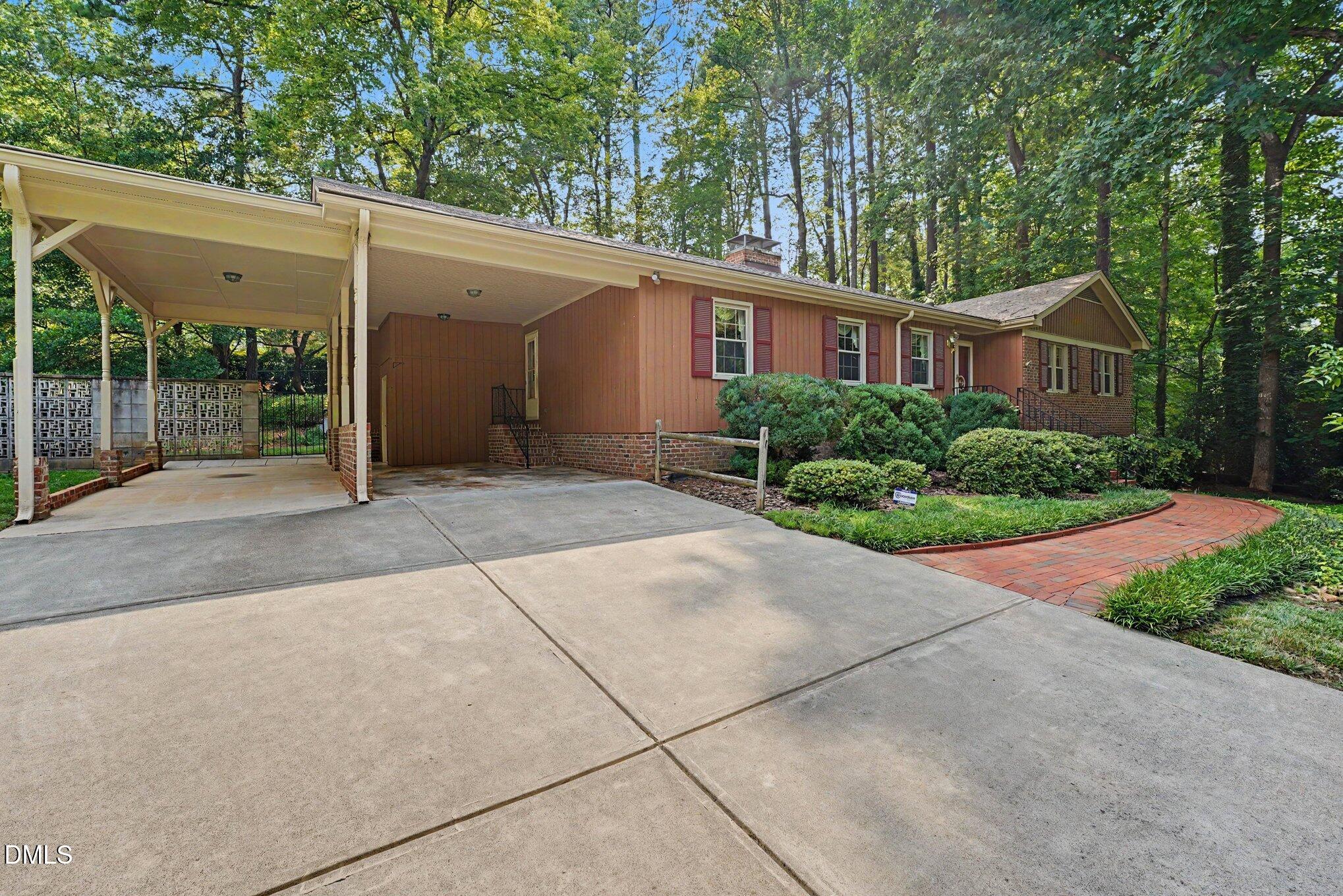 5405 Parkwood Drive Property Photo 2