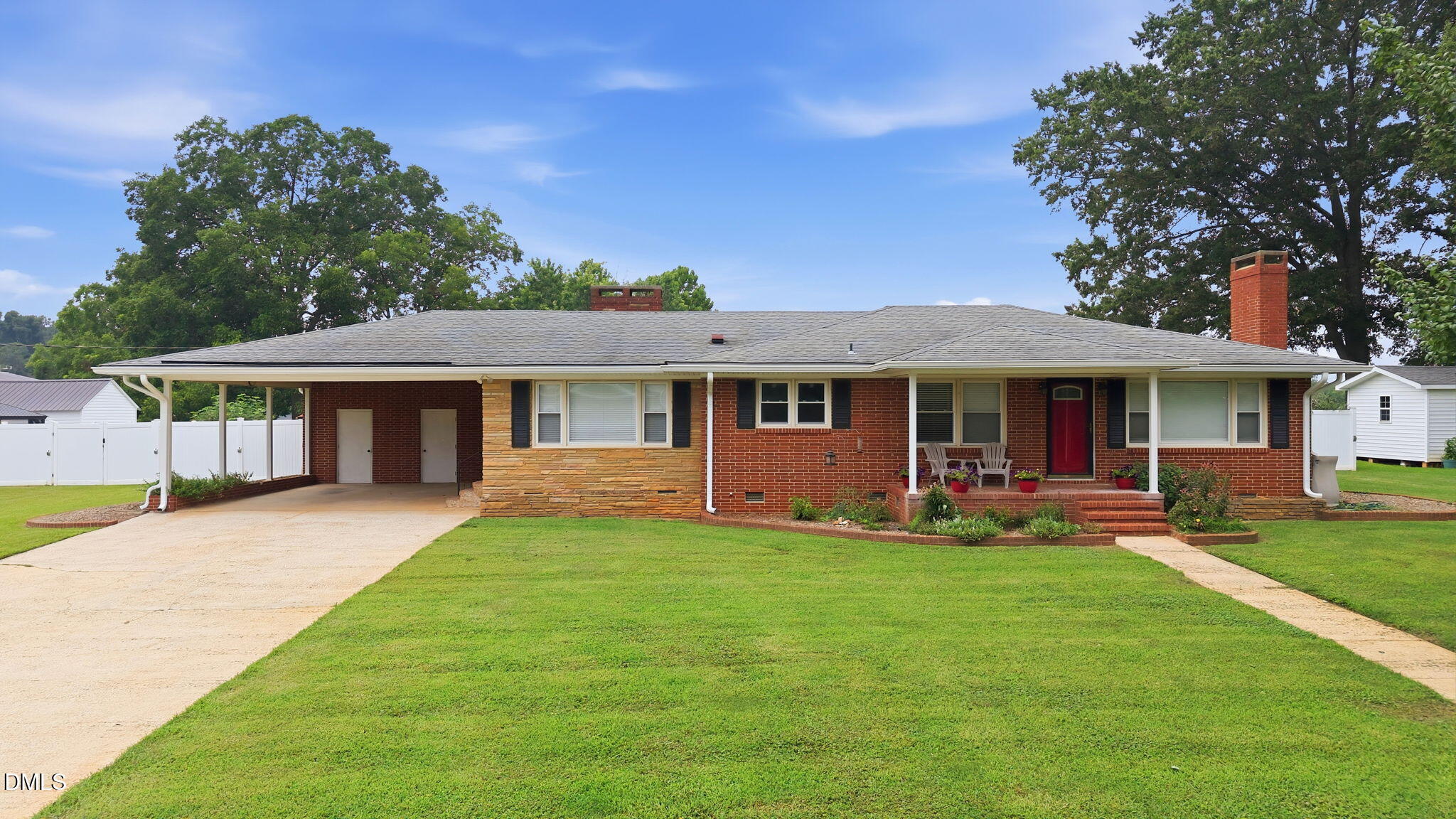 9944 N Chestnut Street Property Photo 1