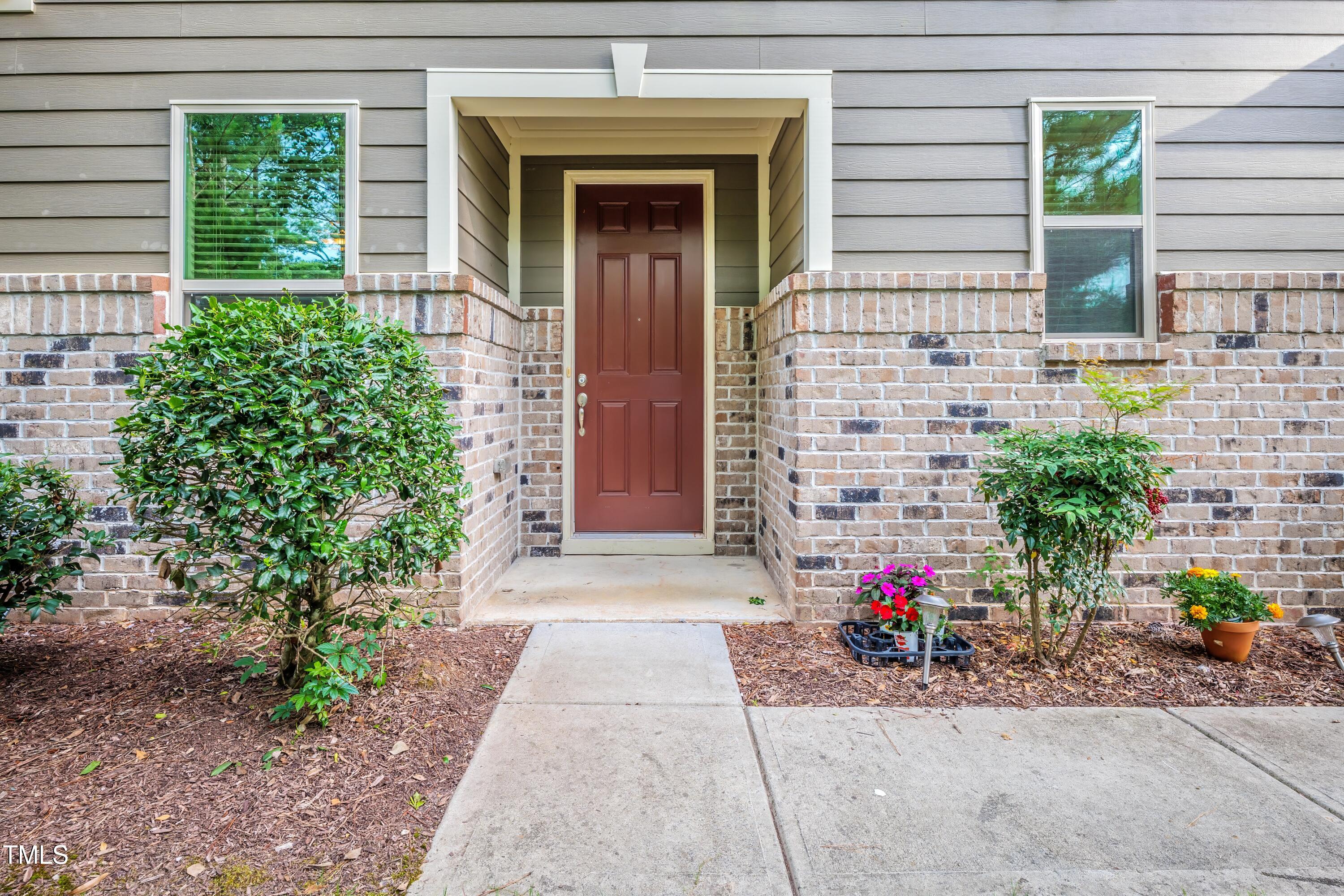 411 Alamosa Place Property Photo 5