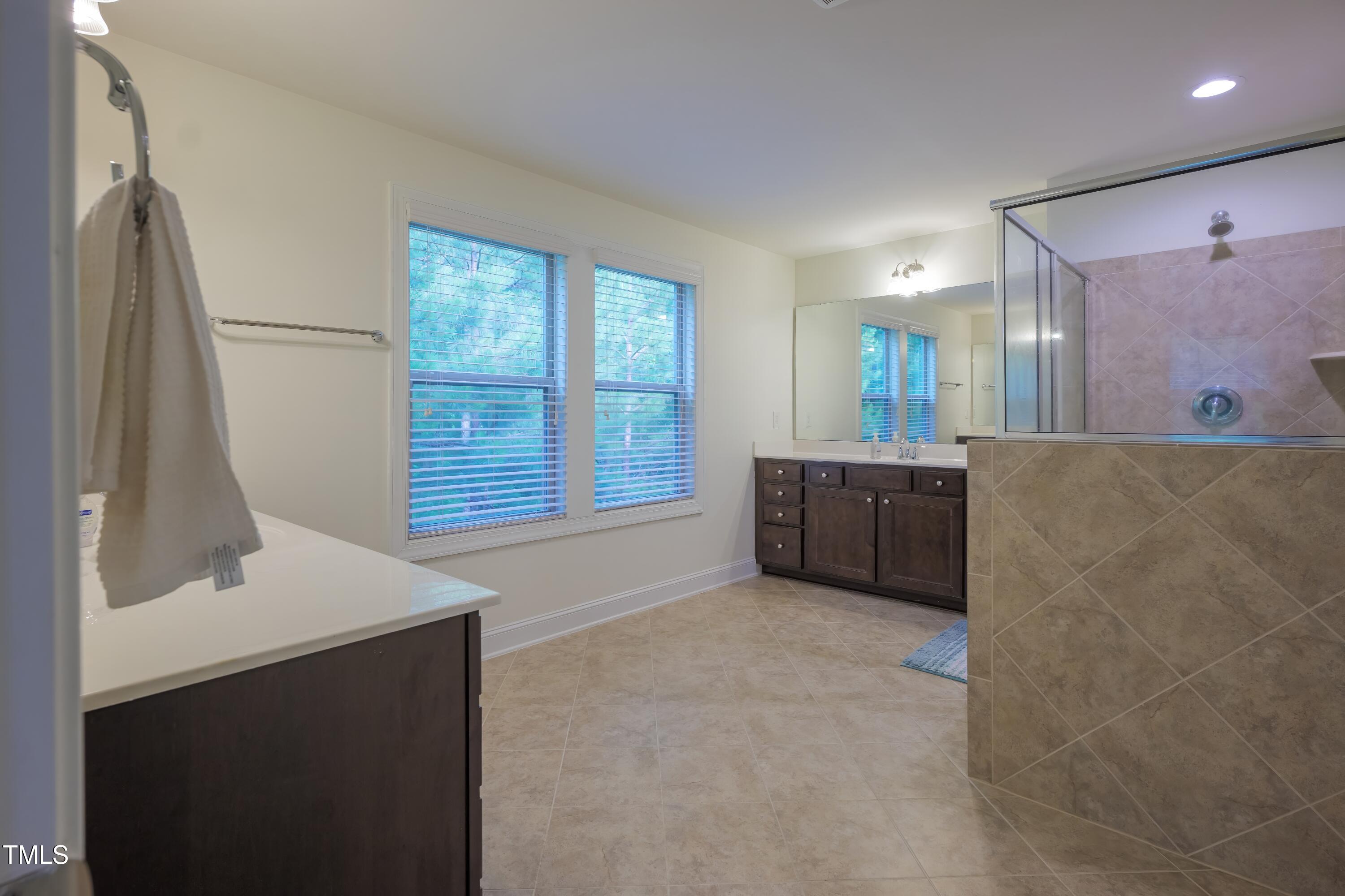 411 Alamosa Place Property Photo 18