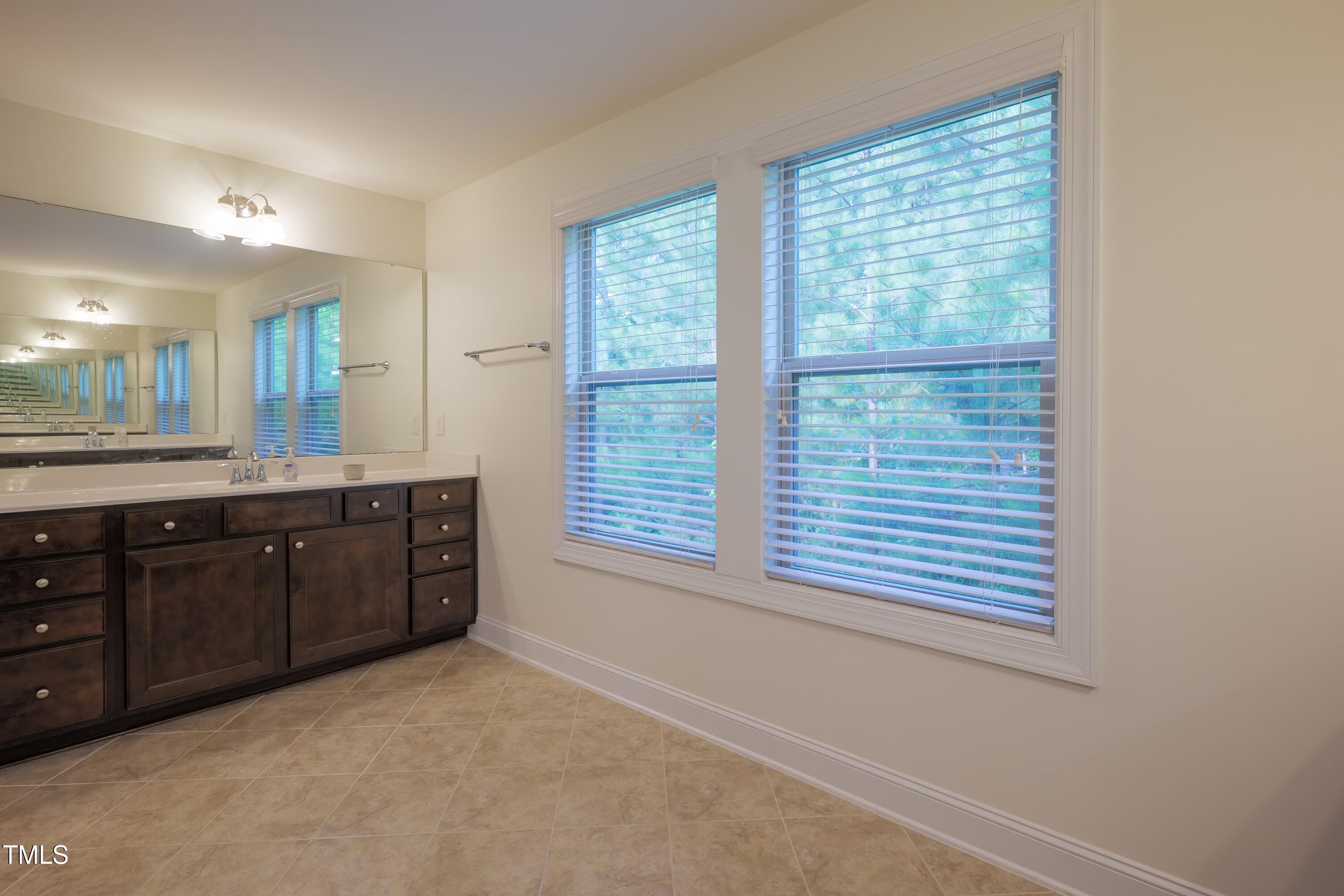 411 Alamosa Place Property Photo 25