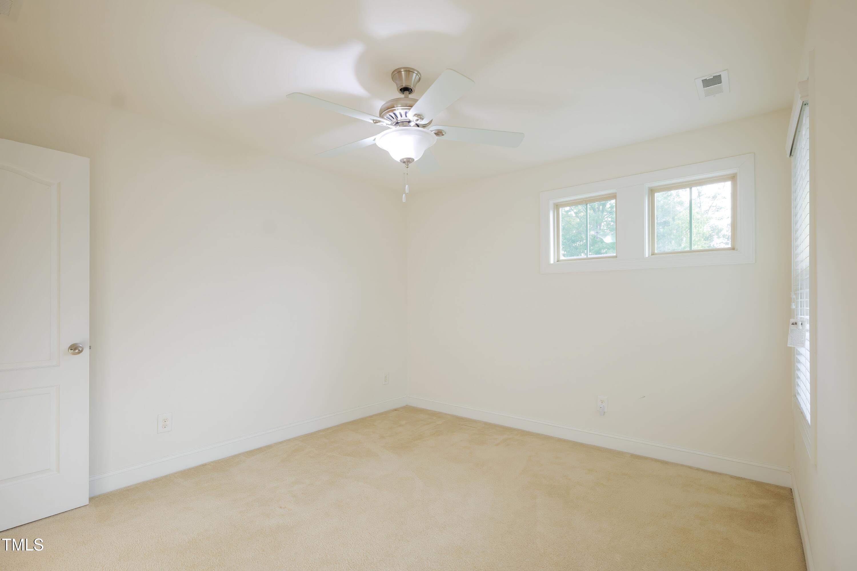 411 Alamosa Place Property Photo 32