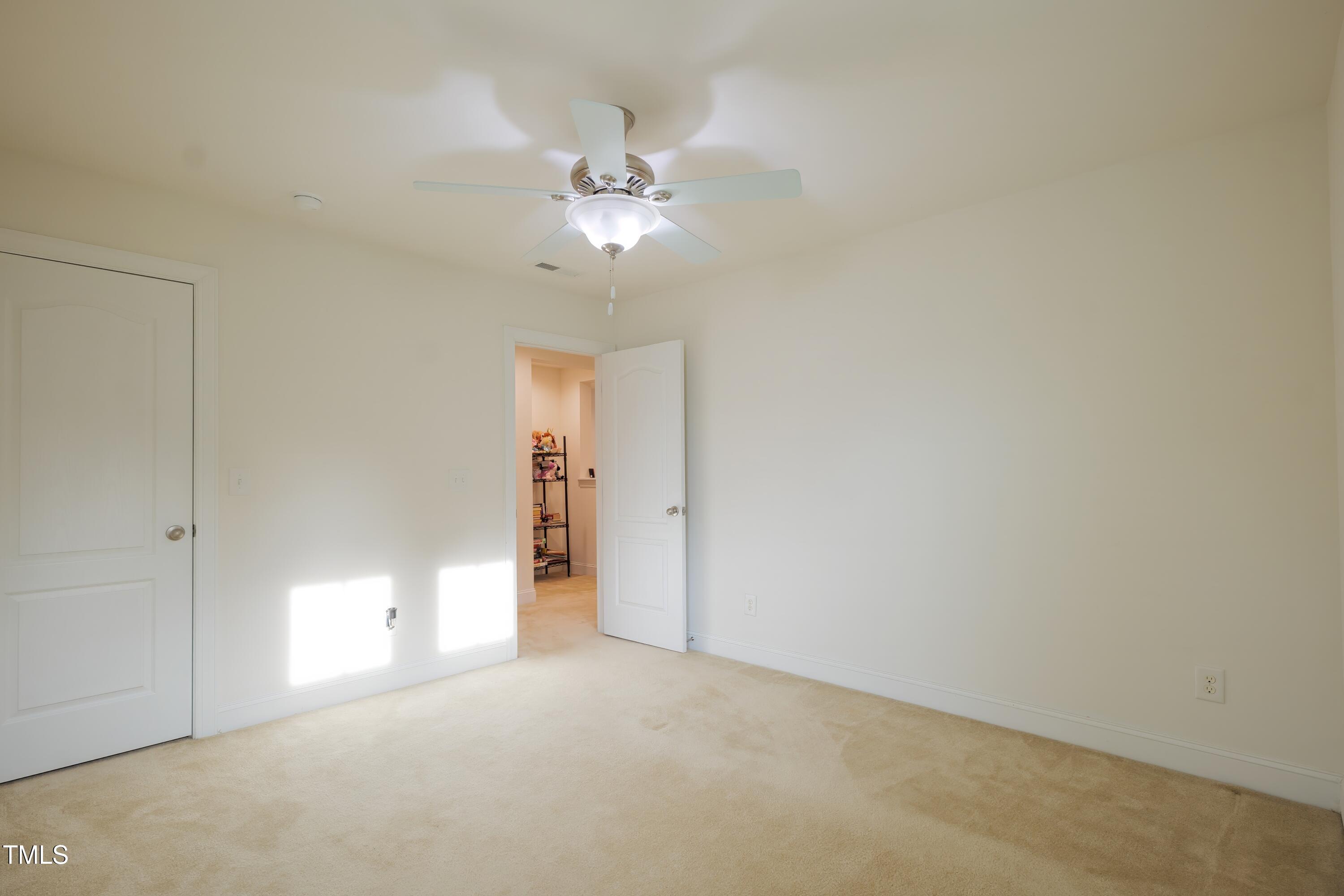 411 Alamosa Place Property Photo 33