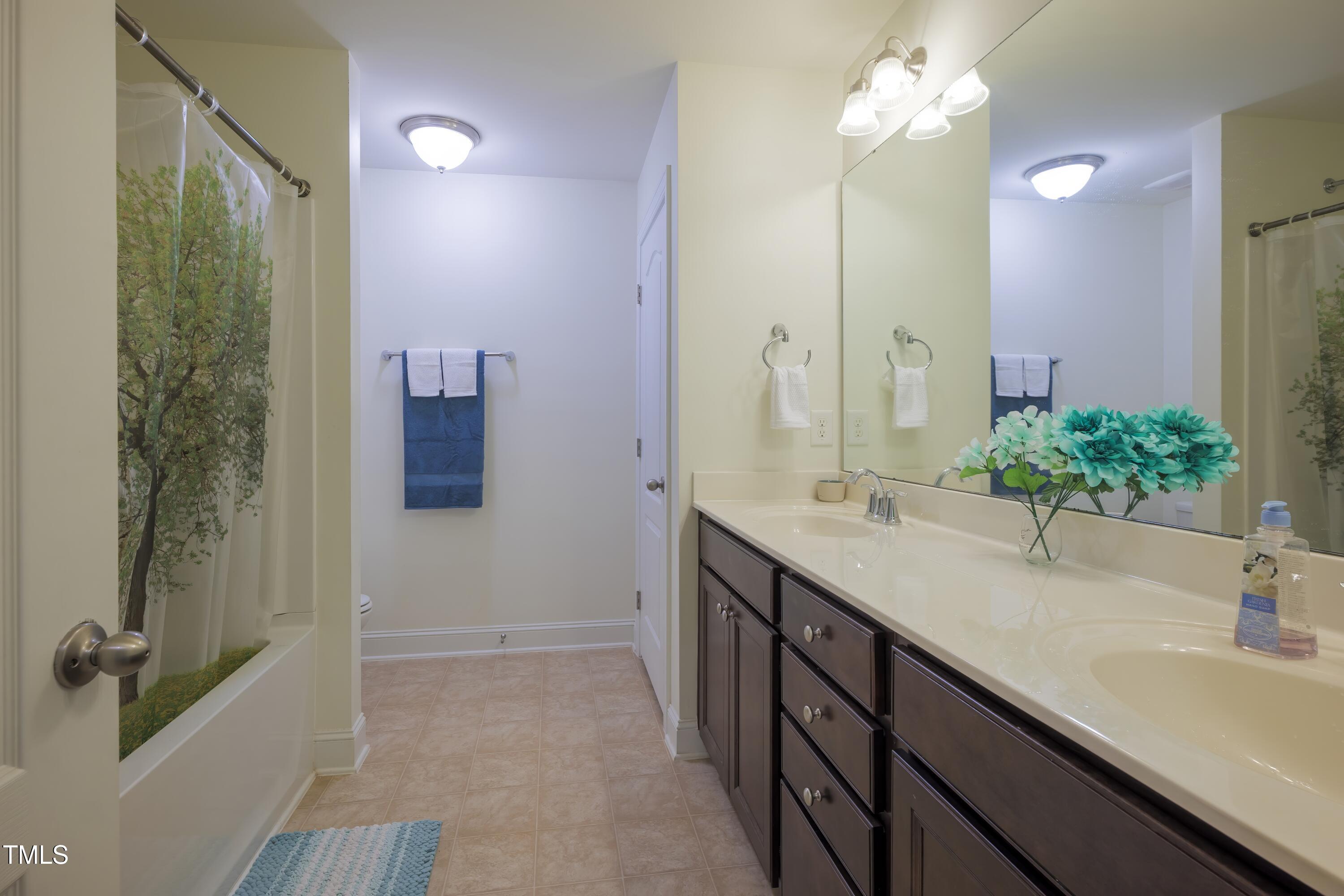 411 Alamosa Place Property Photo 35