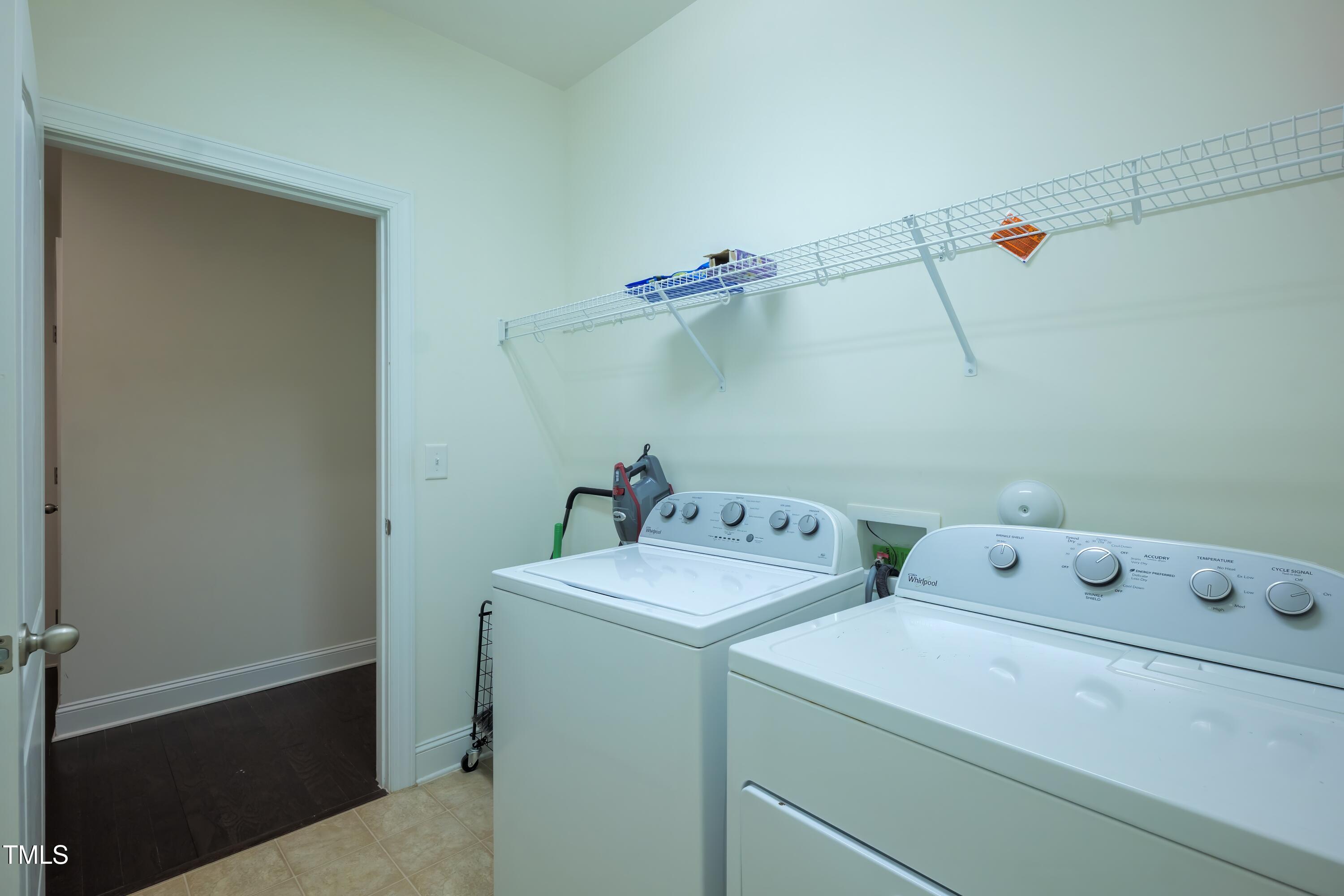 411 Alamosa Place Property Photo 38