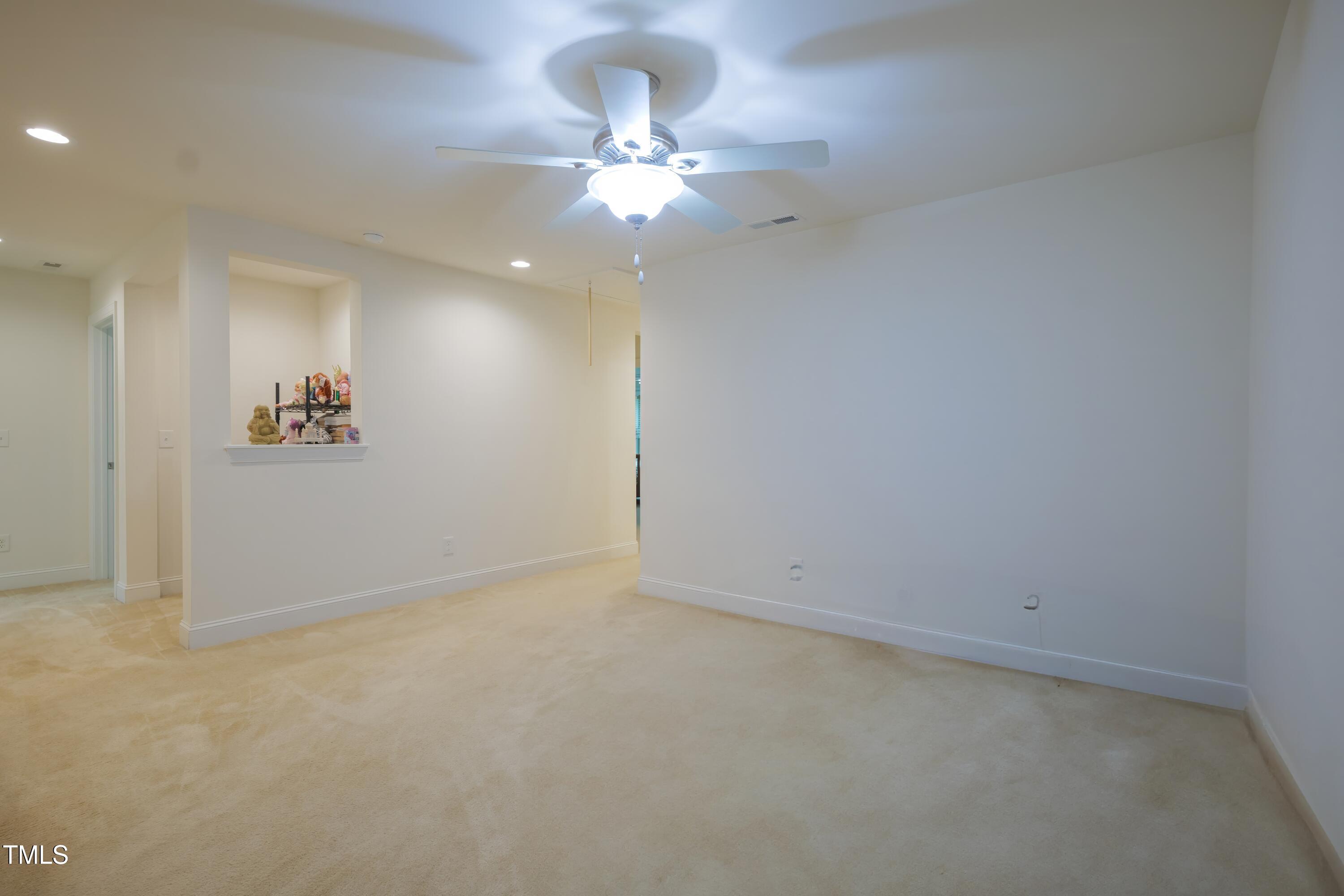 411 Alamosa Place Property Photo 49