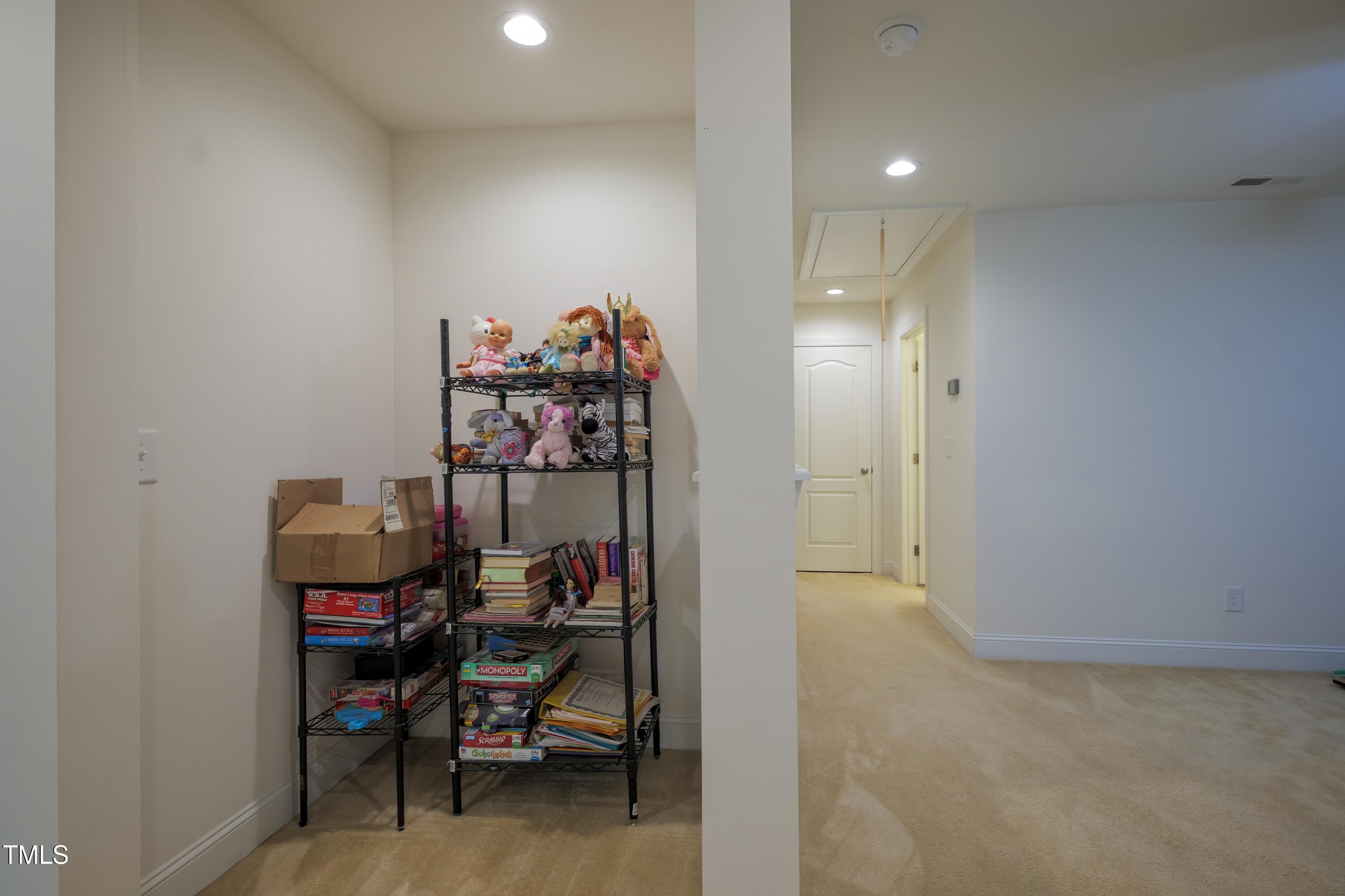 411 Alamosa Place Property Photo 50