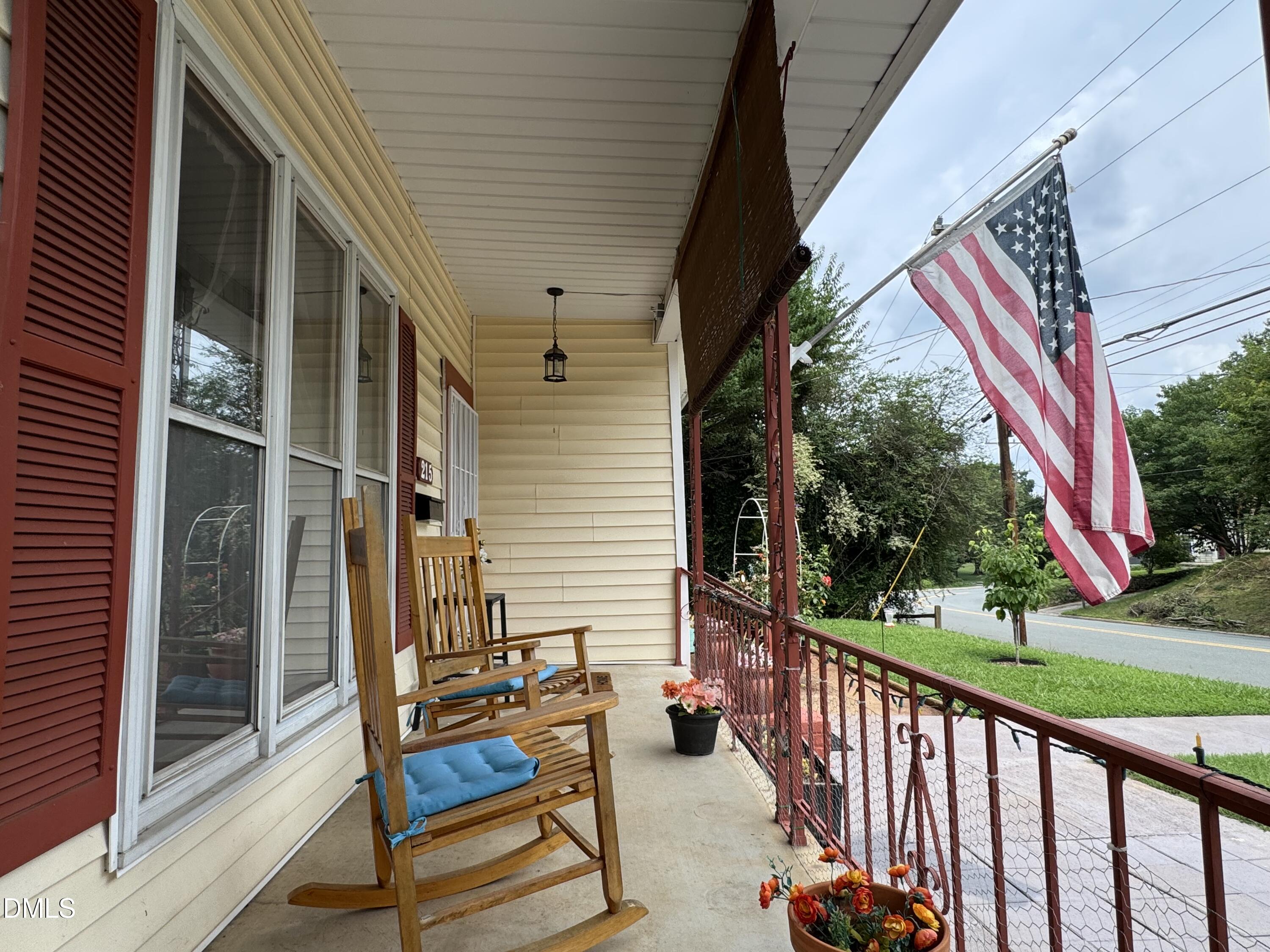 215 W Parker Street Property Photo 3