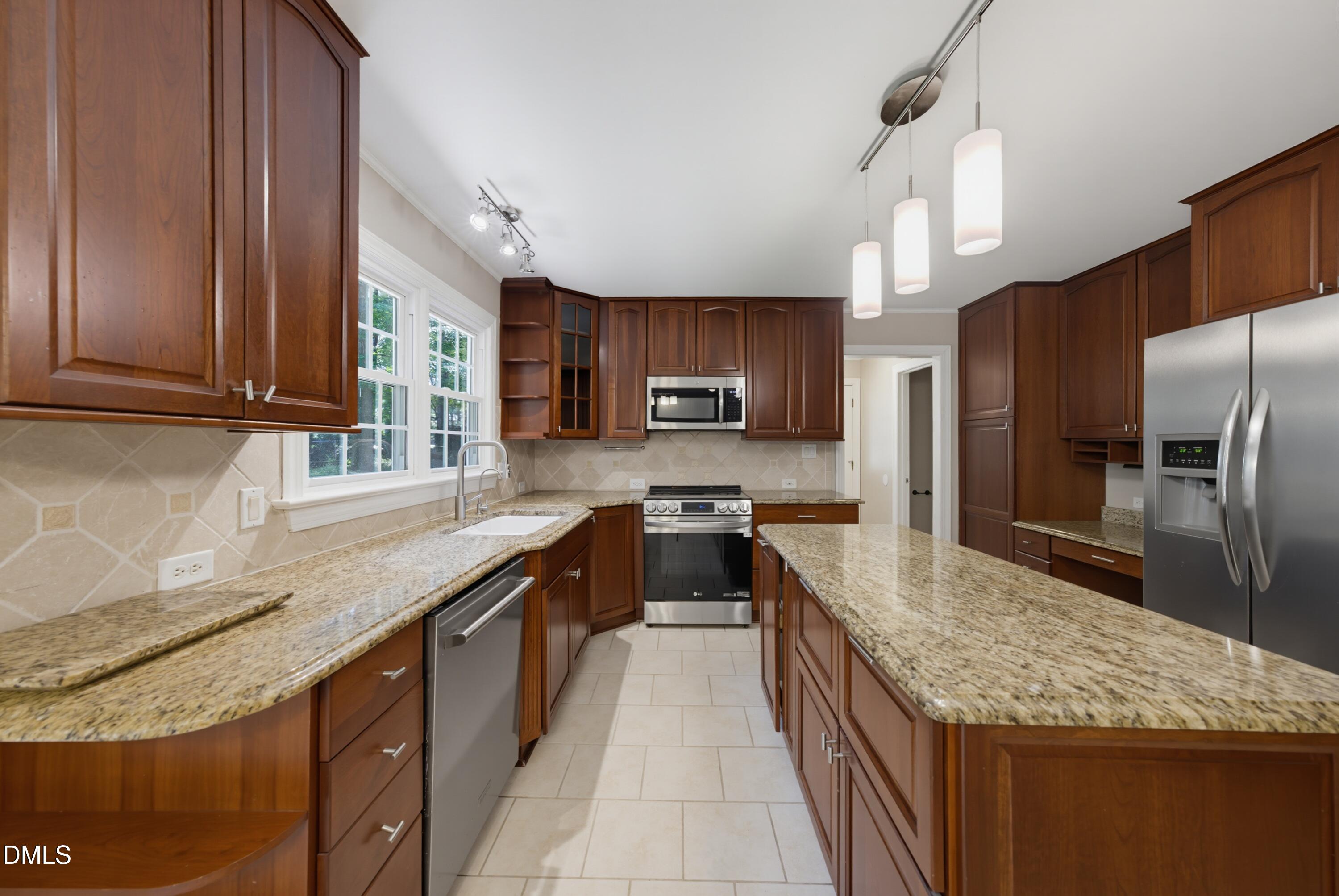 5100 Wood Valley Drive Property Photo 15