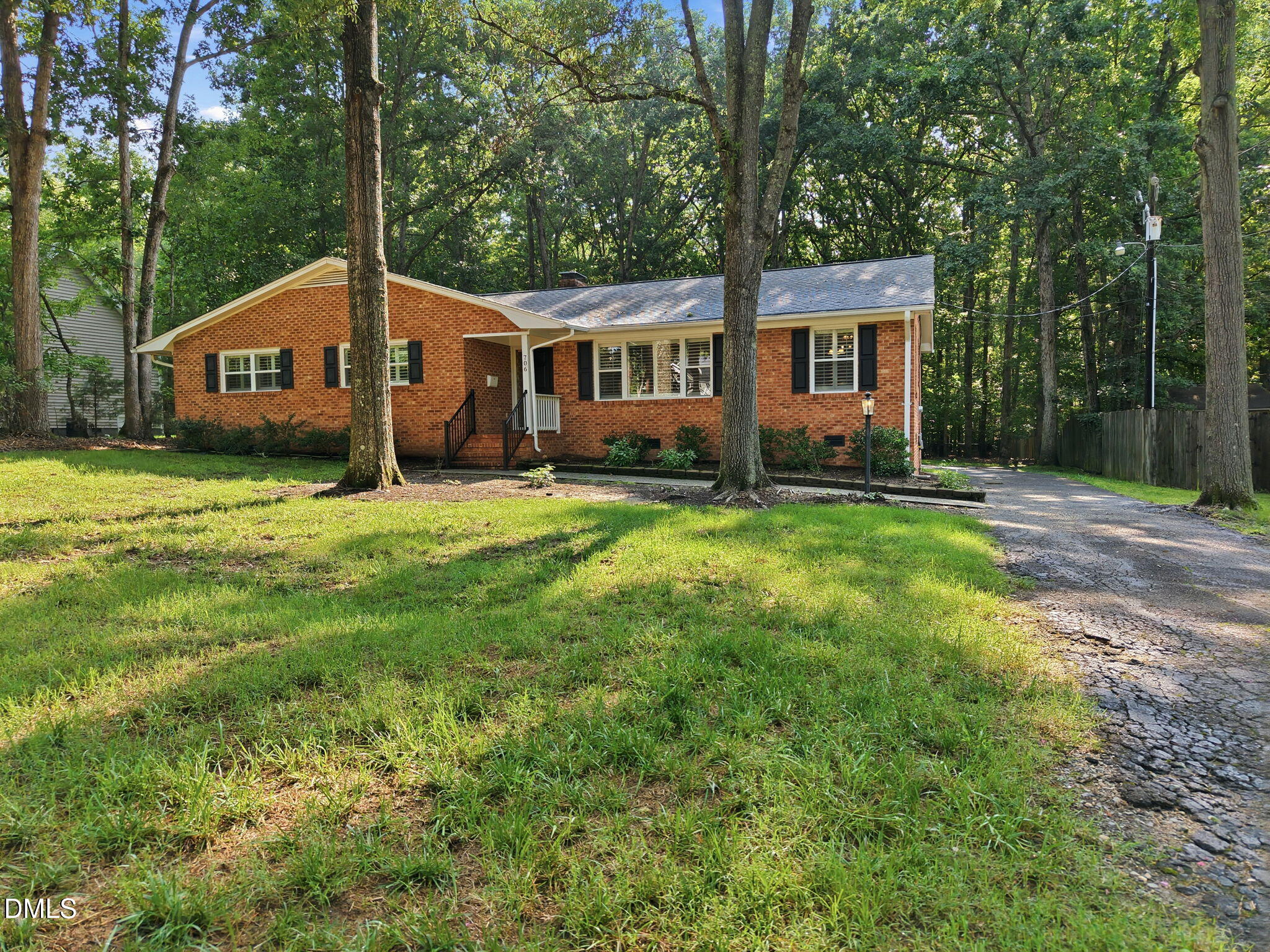 706 Crestview Drive Property Photo 1