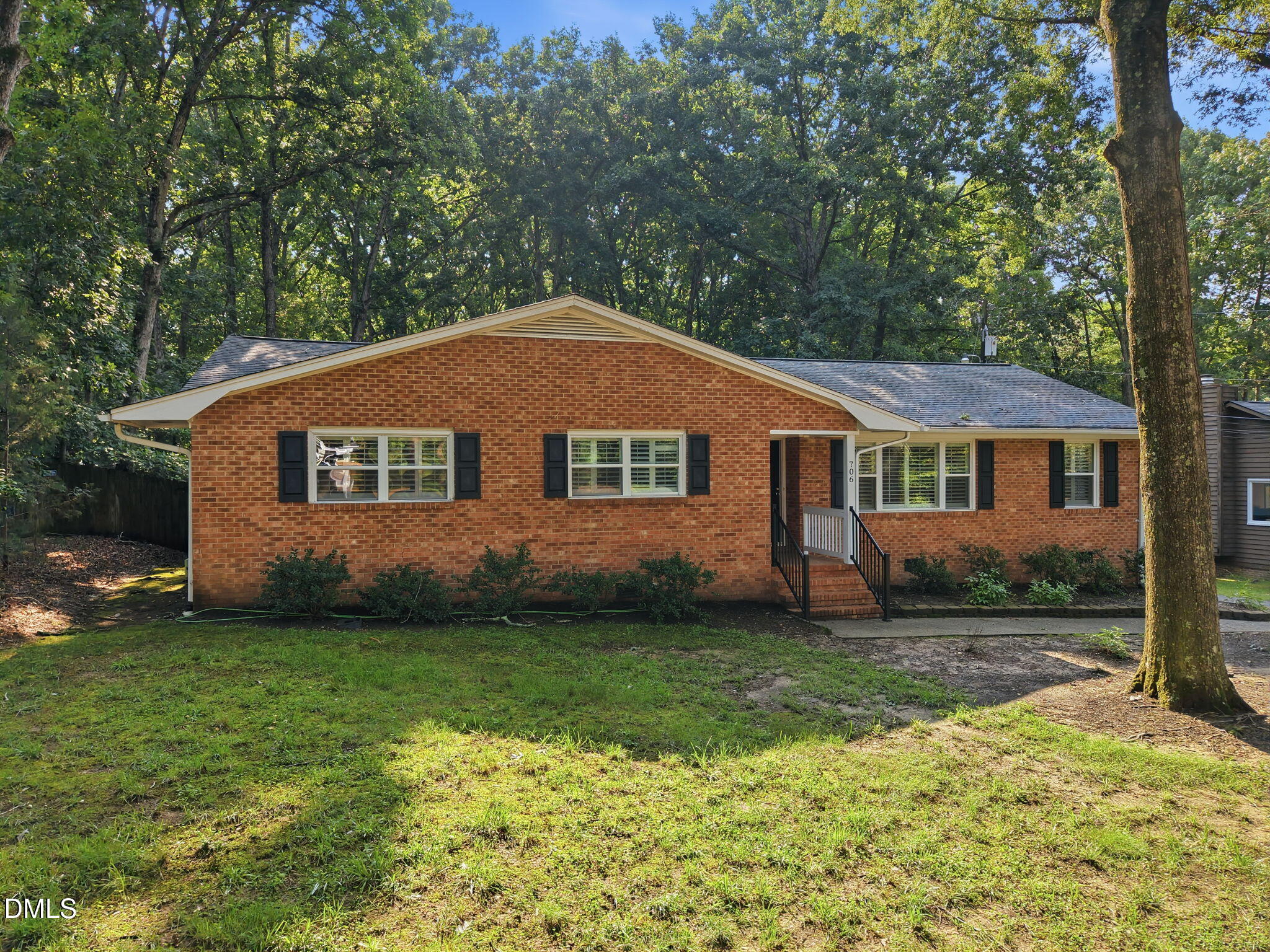 706 Crestview Drive Property Photo 2