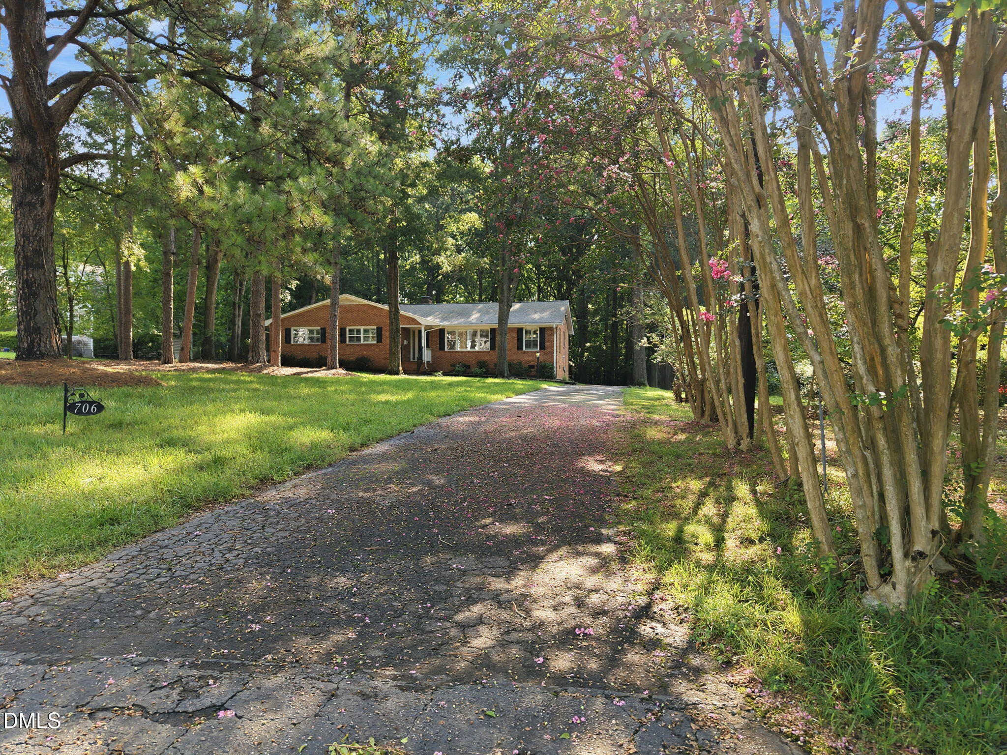 706 Crestview Drive Property Photo 5