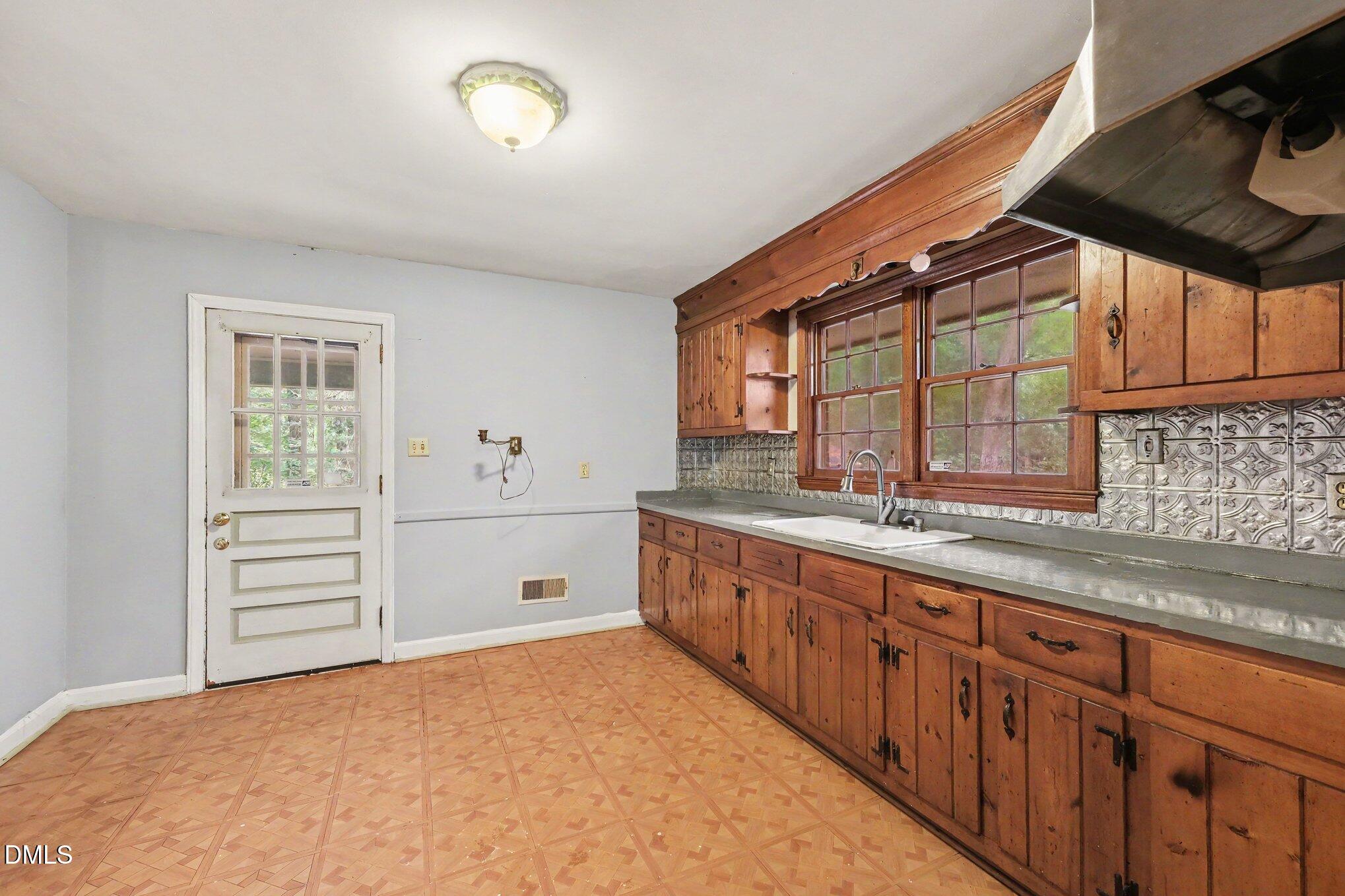 1819 Athens Avenue Property Photo 10