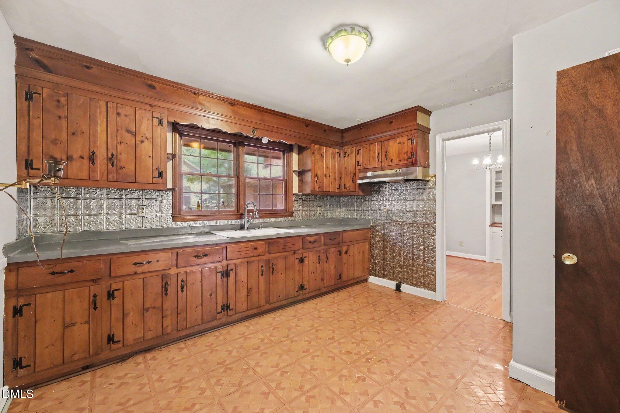 1819 Athens Avenue Property Photo 11