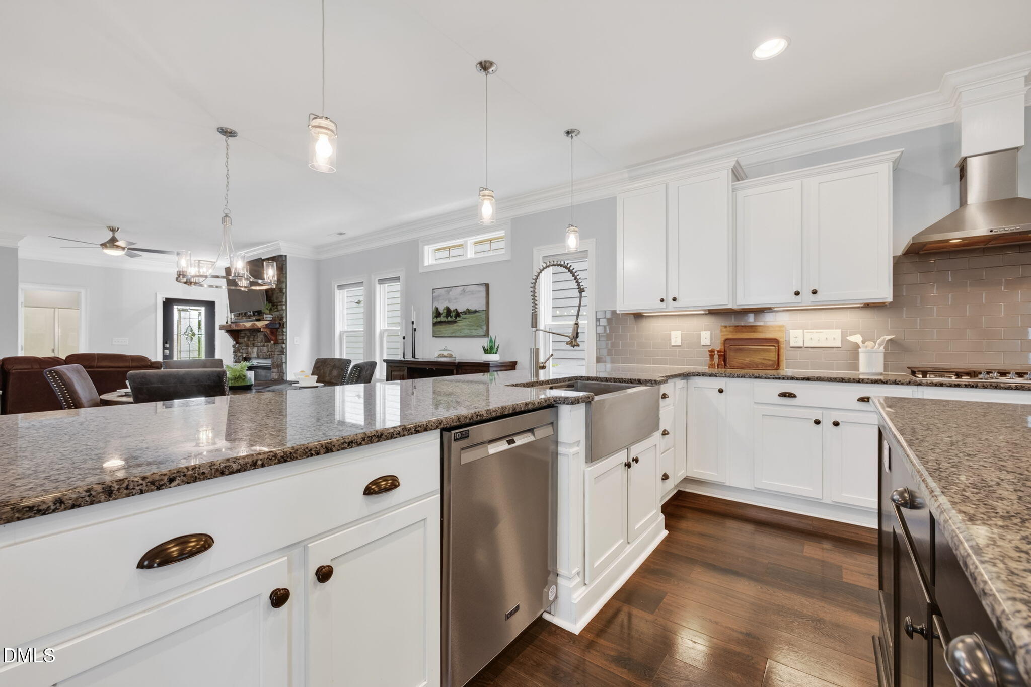 1276 Gloriosa Street Property Photo 8