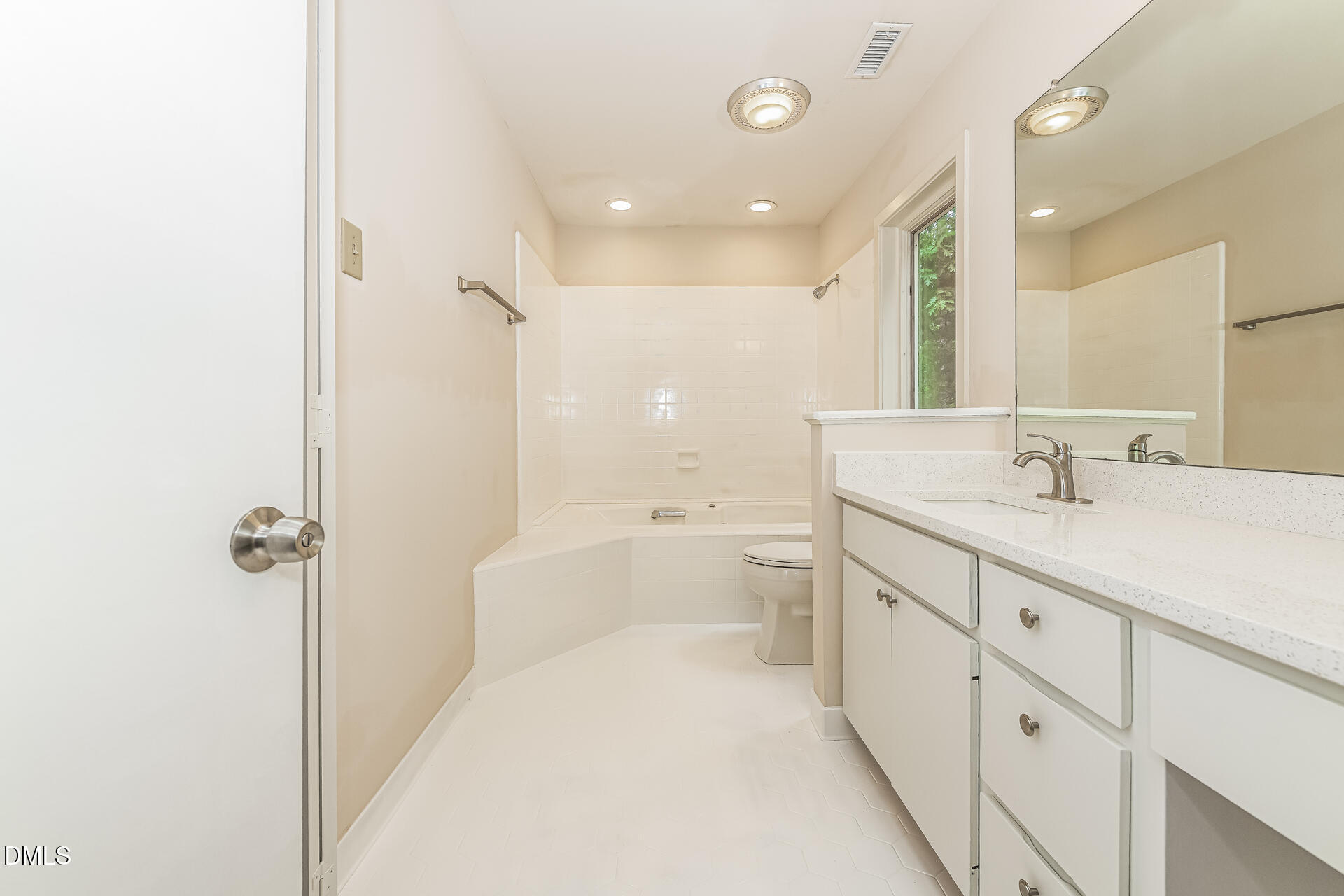 737 Pinehurst Drive Property Photo 11