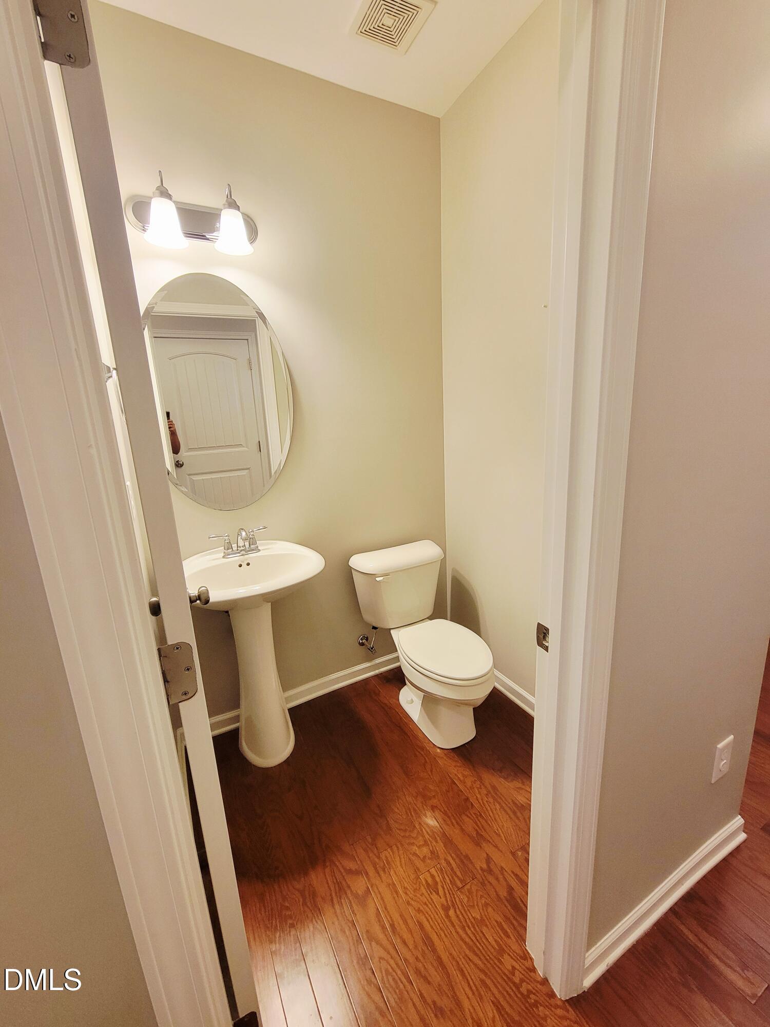 2425 Swans Rest Way Property Photo 5