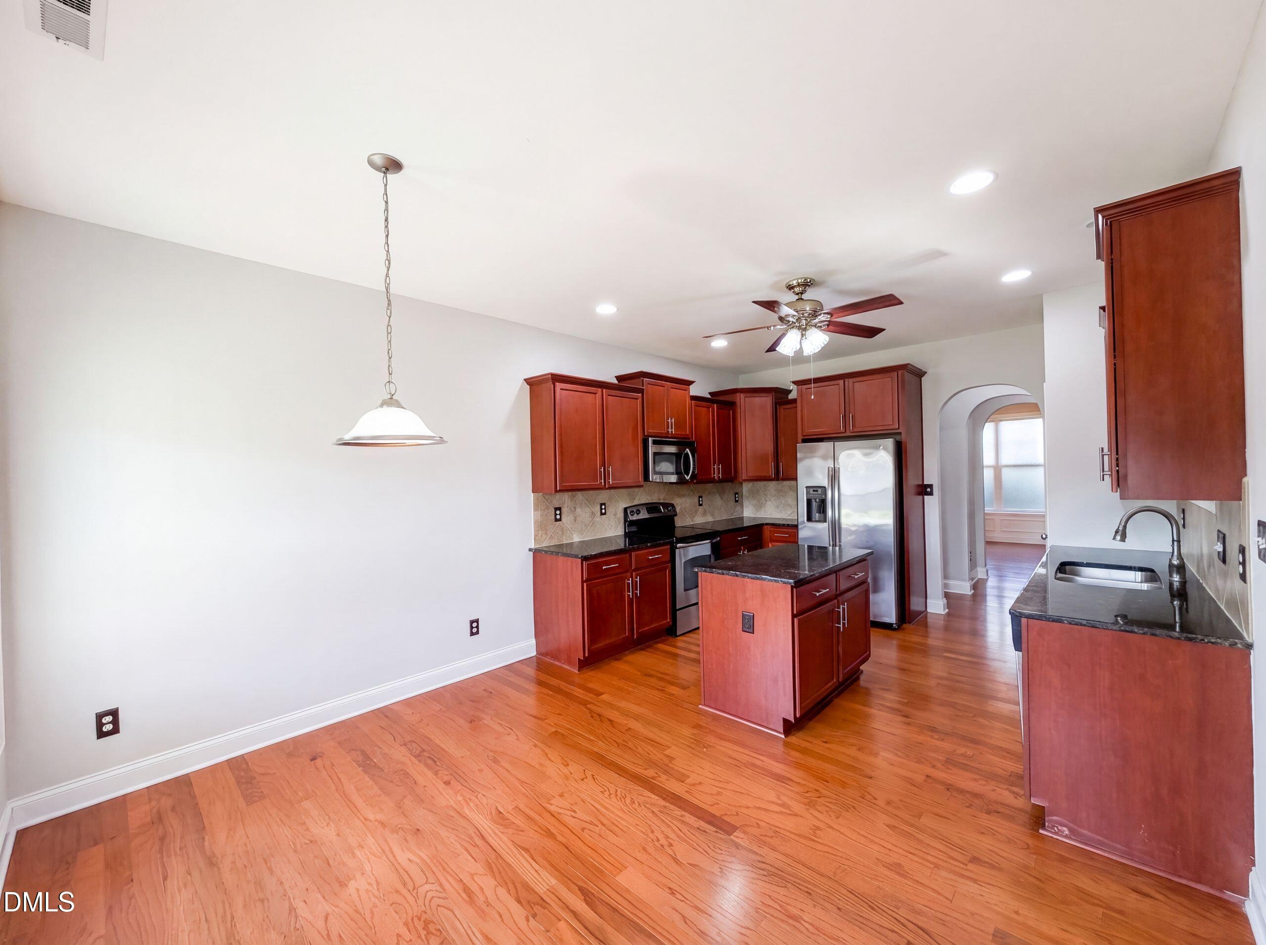 940 Pecan Grove Loop Property Photo 2