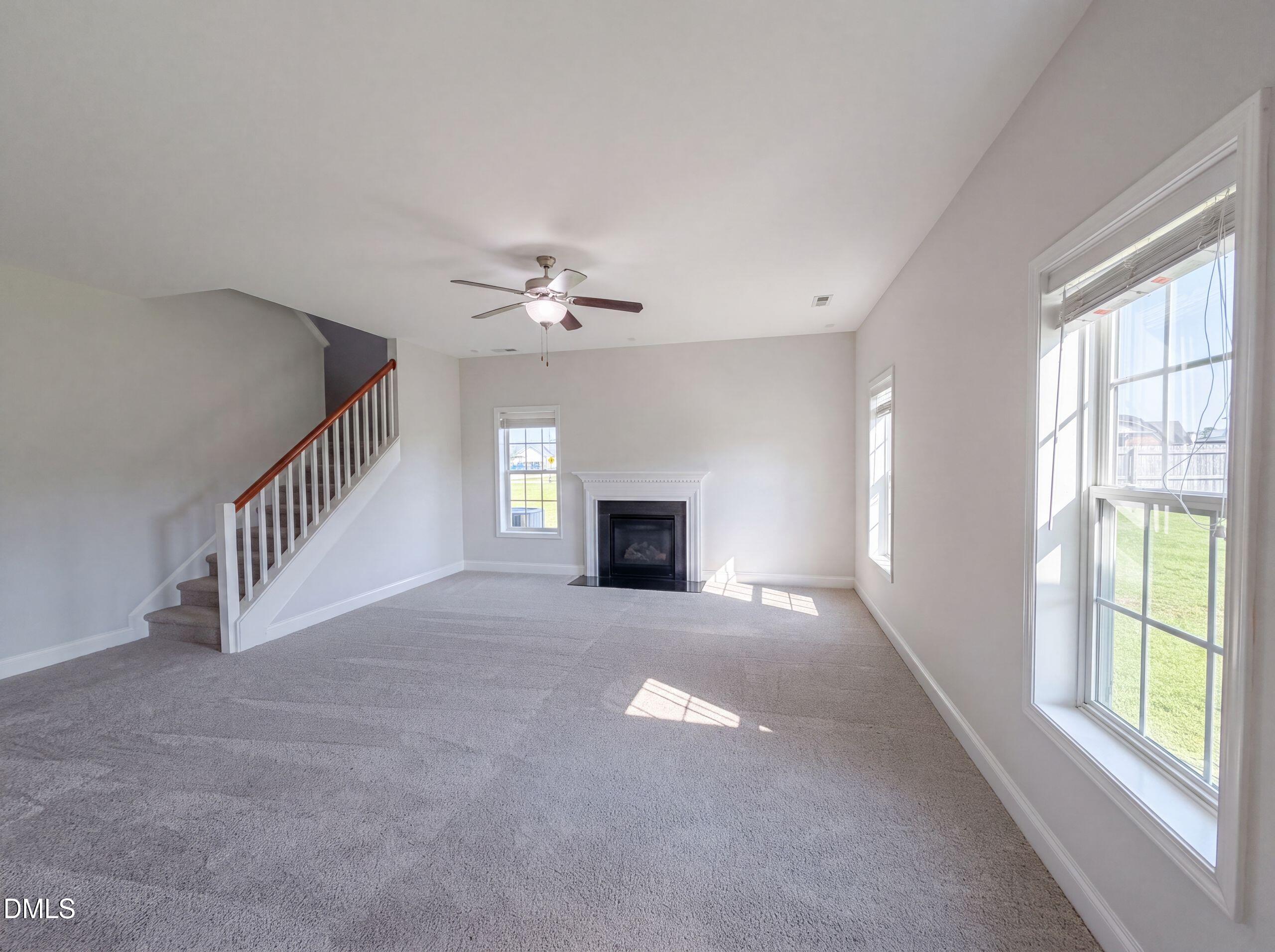 940 Pecan Grove Loop Property Photo 3