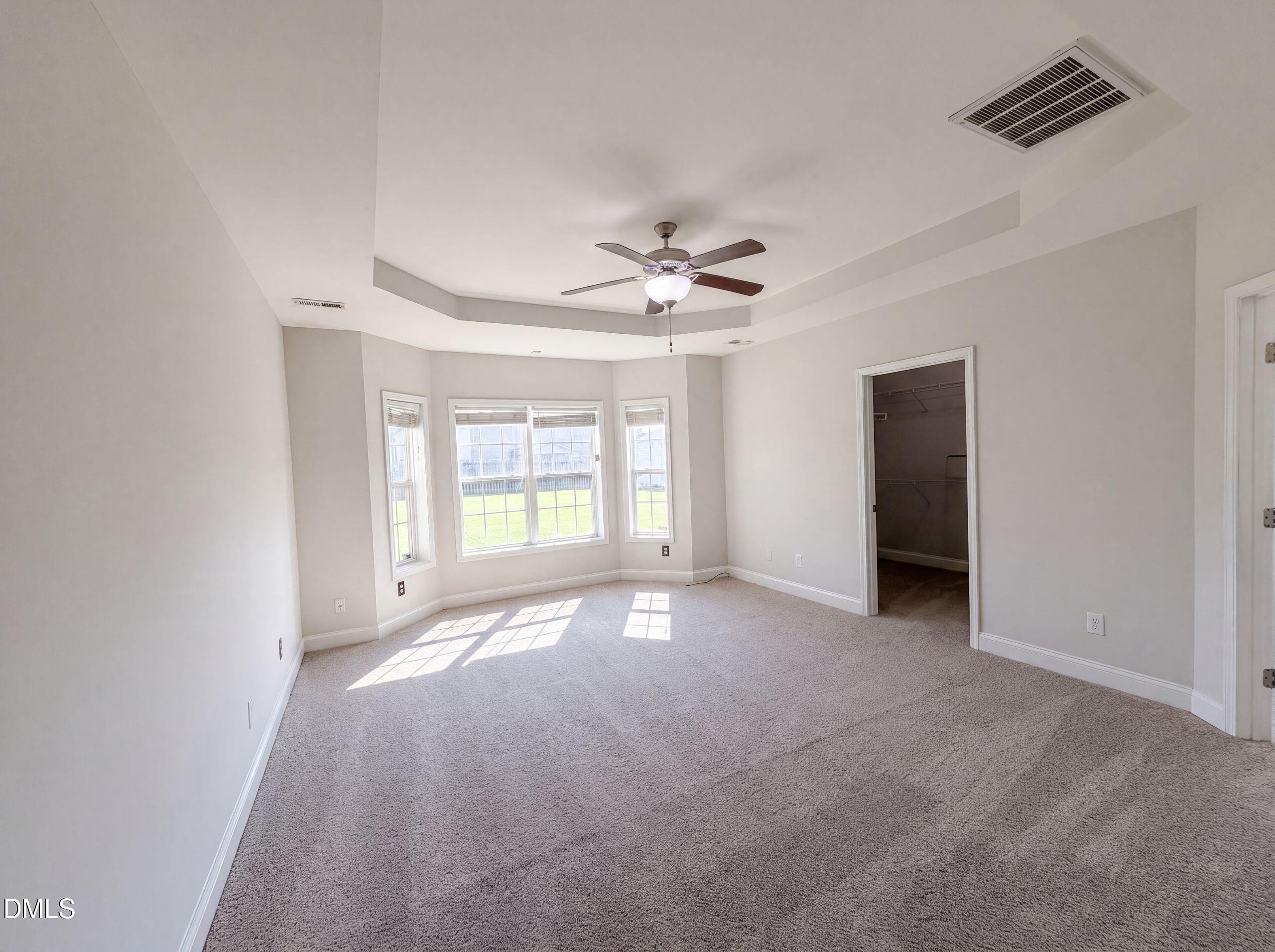 940 Pecan Grove Loop Property Photo 4