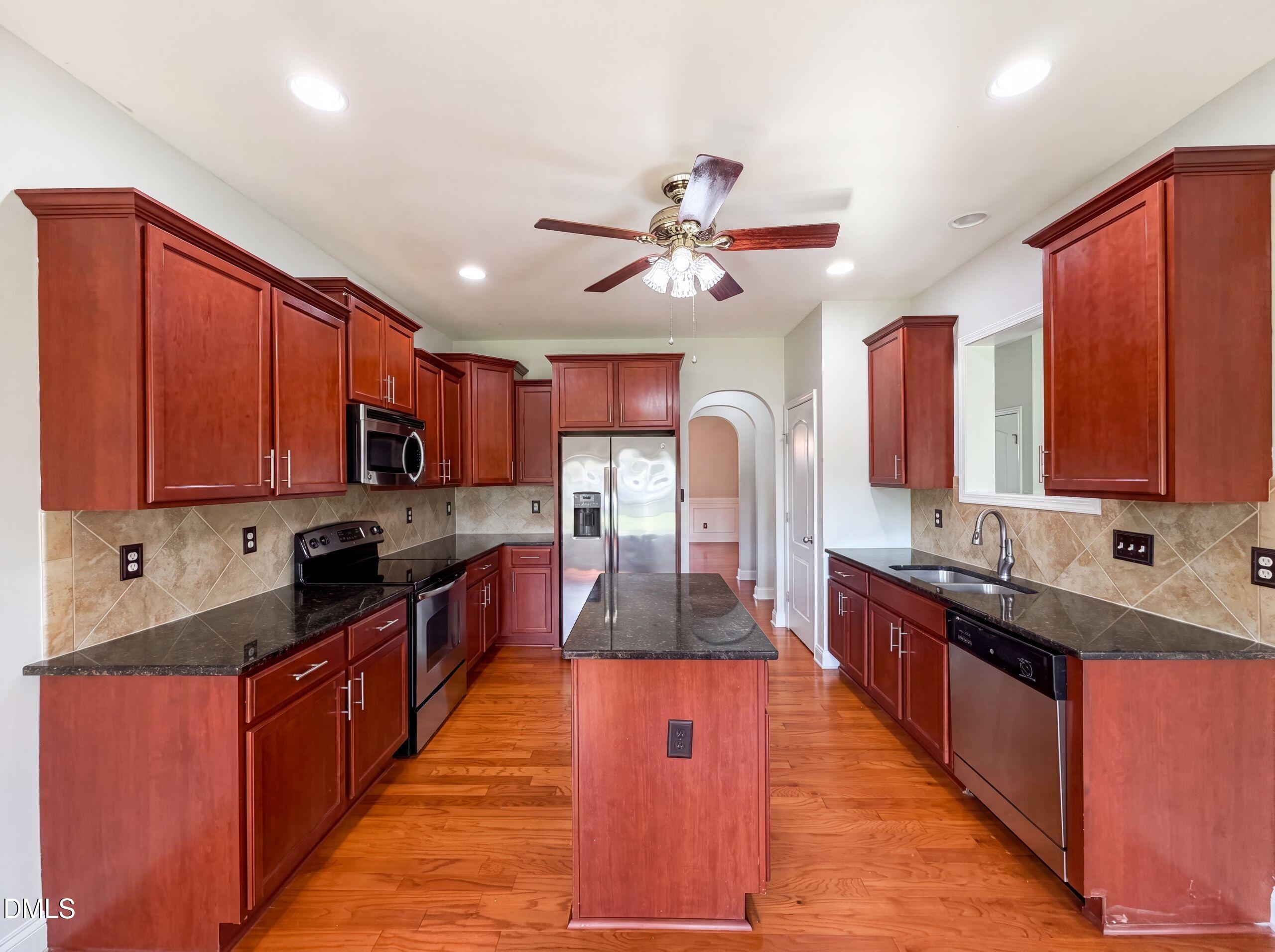 940 Pecan Grove Loop Property Photo 6