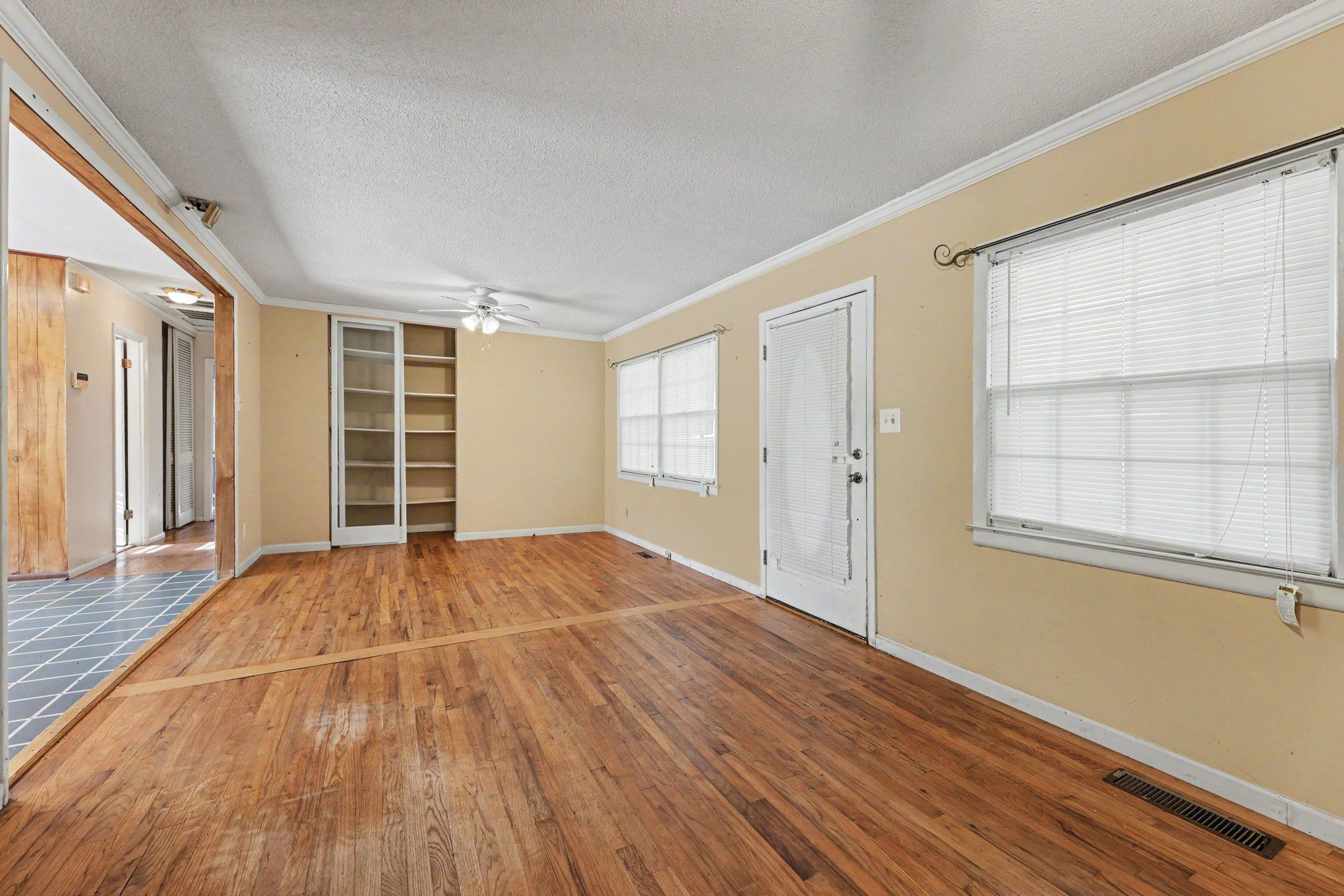 504 E Griswold Street Property Photo 4
