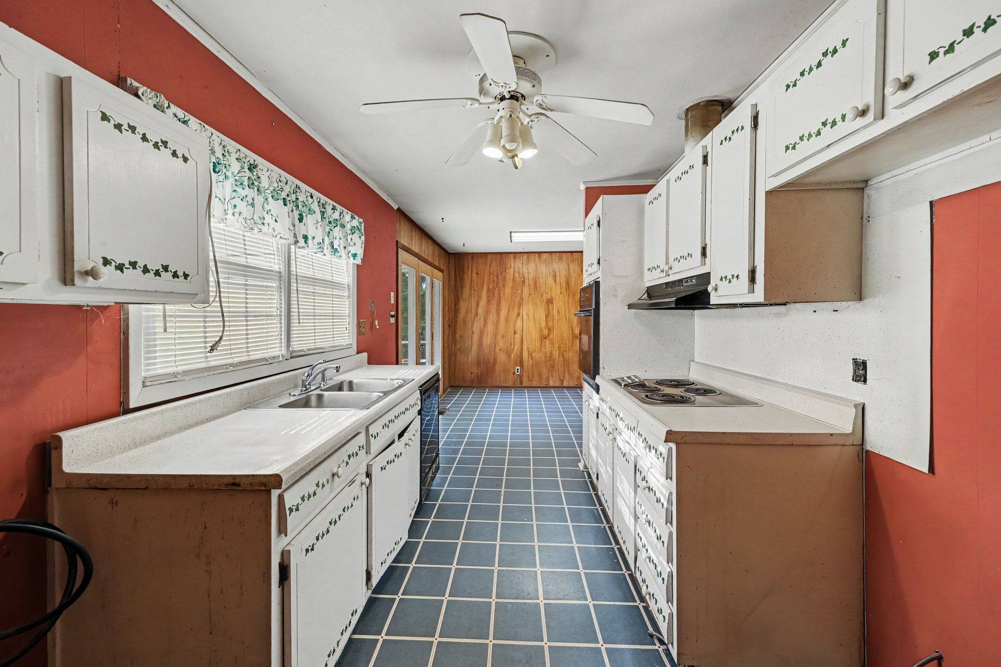 504 E Griswold Street Property Photo 6