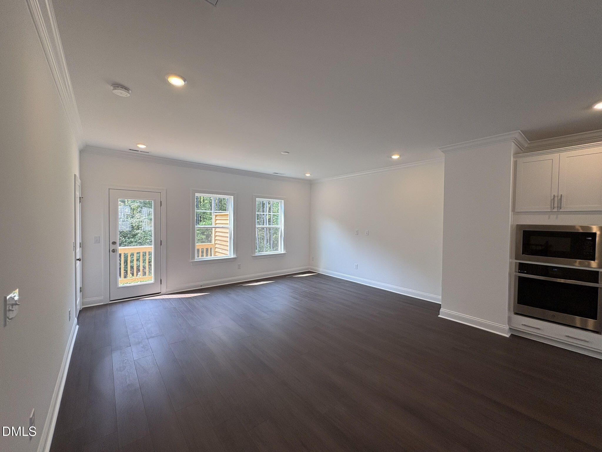2867 Foster Woods Drive Property Photo 6