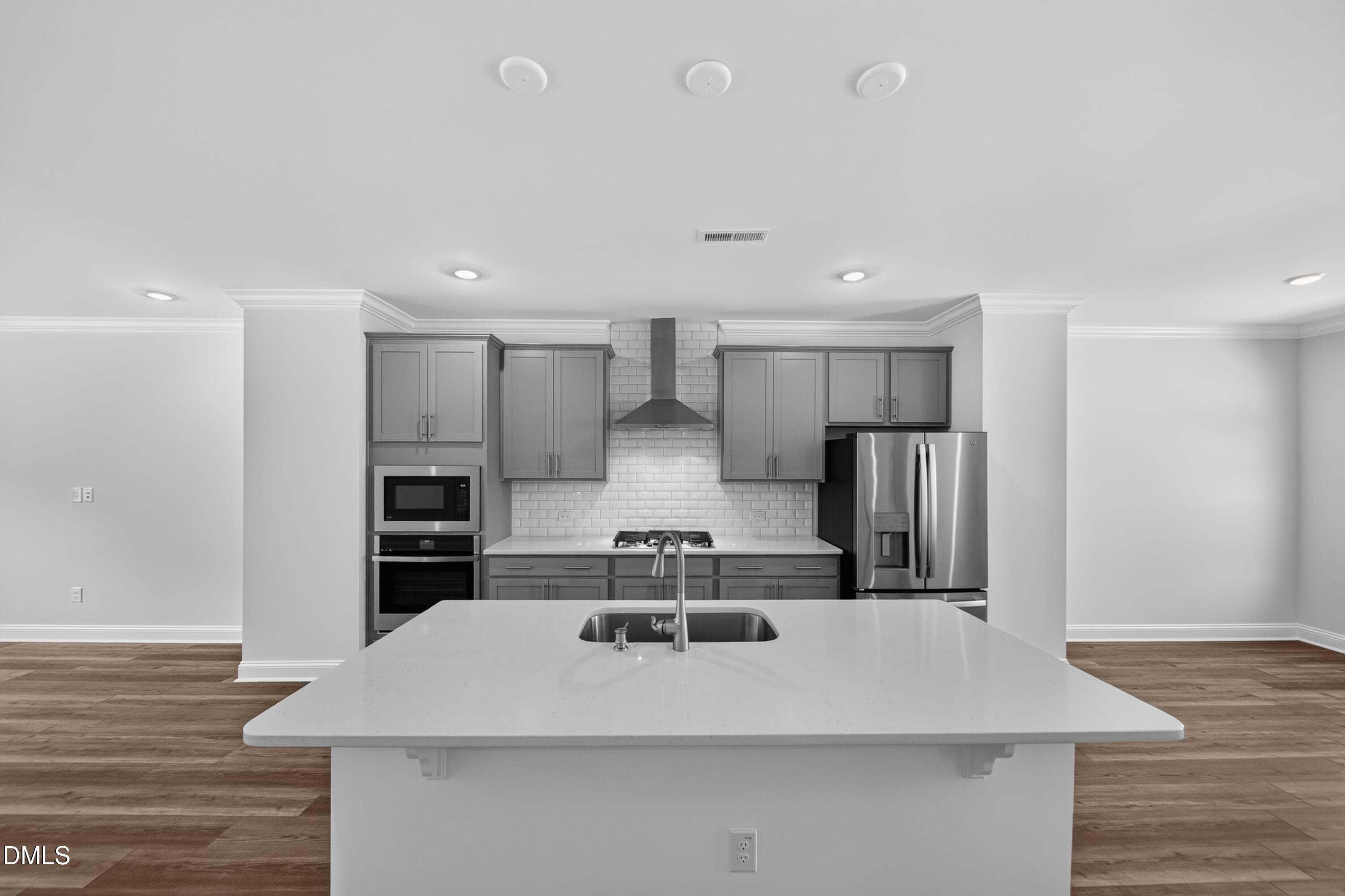 2869 Foster Woods Drive Property Photo 2