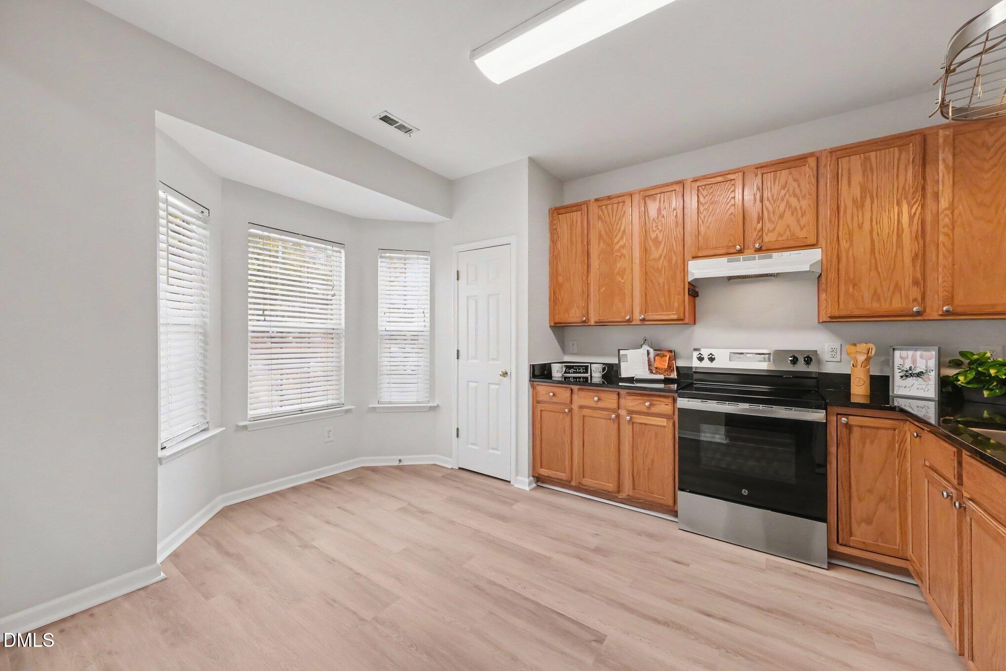29 Edgebrook Circle Property Photo 6