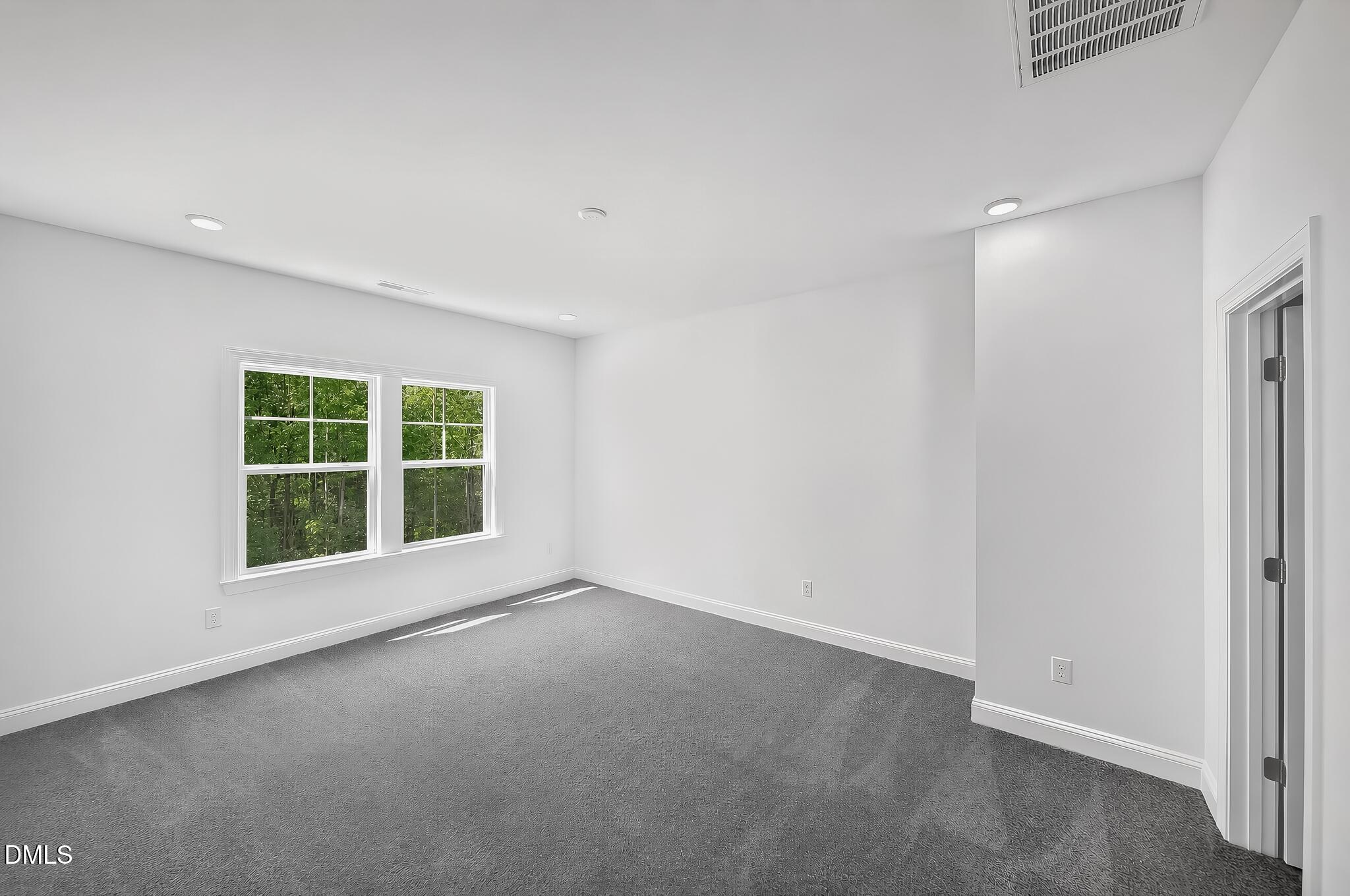 2873 Foster Woods Drive Property Photo 4