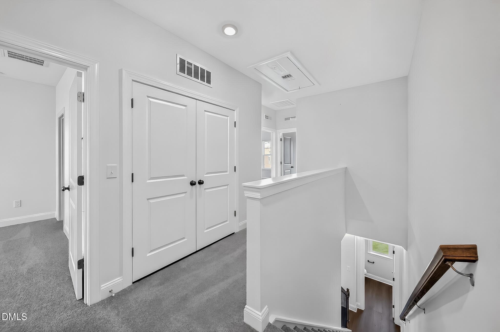 2873 Foster Woods Drive Property Photo 14