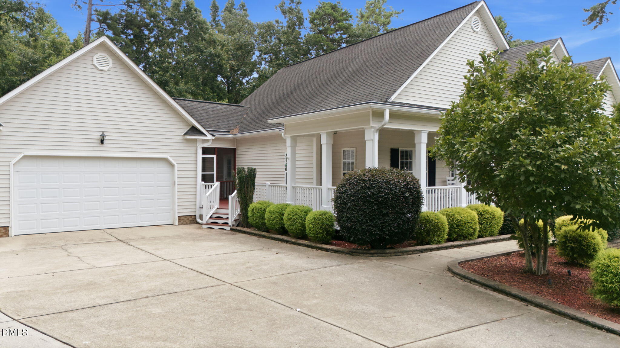 552 Contender Drive Property Photo 4