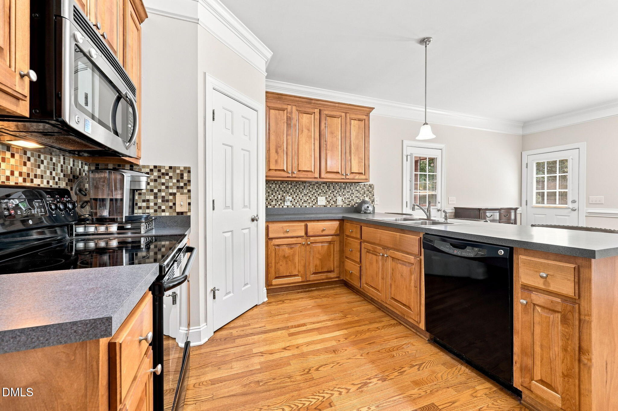 552 Contender Drive Property Photo 11