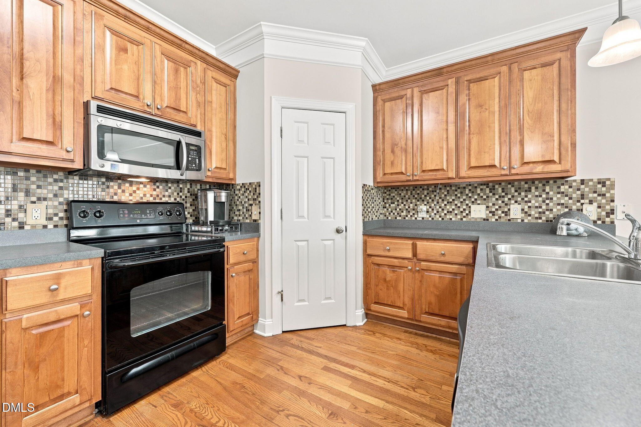 552 Contender Drive Property Photo 12