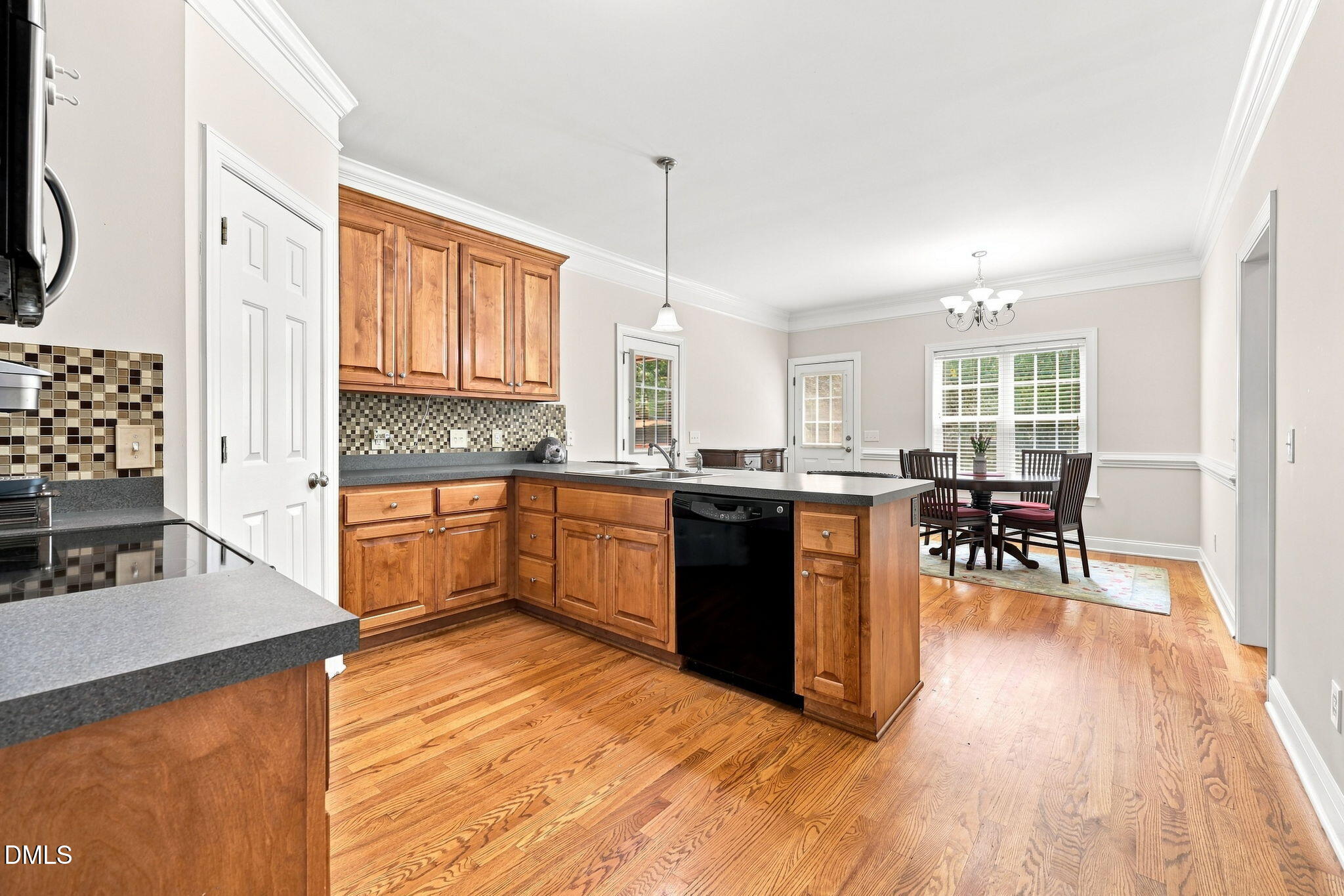 552 Contender Drive Property Photo 14