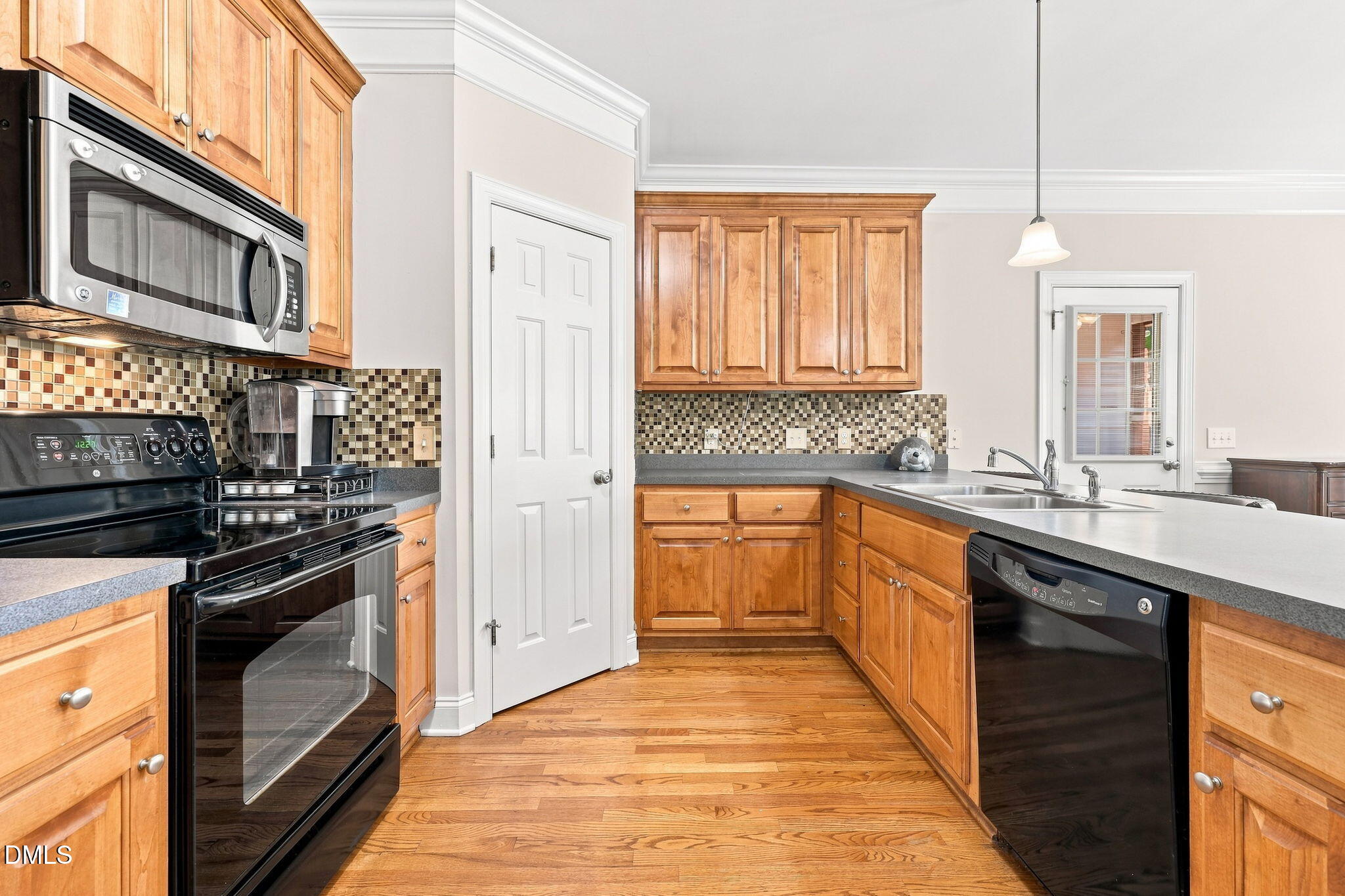 552 Contender Drive Property Photo 15