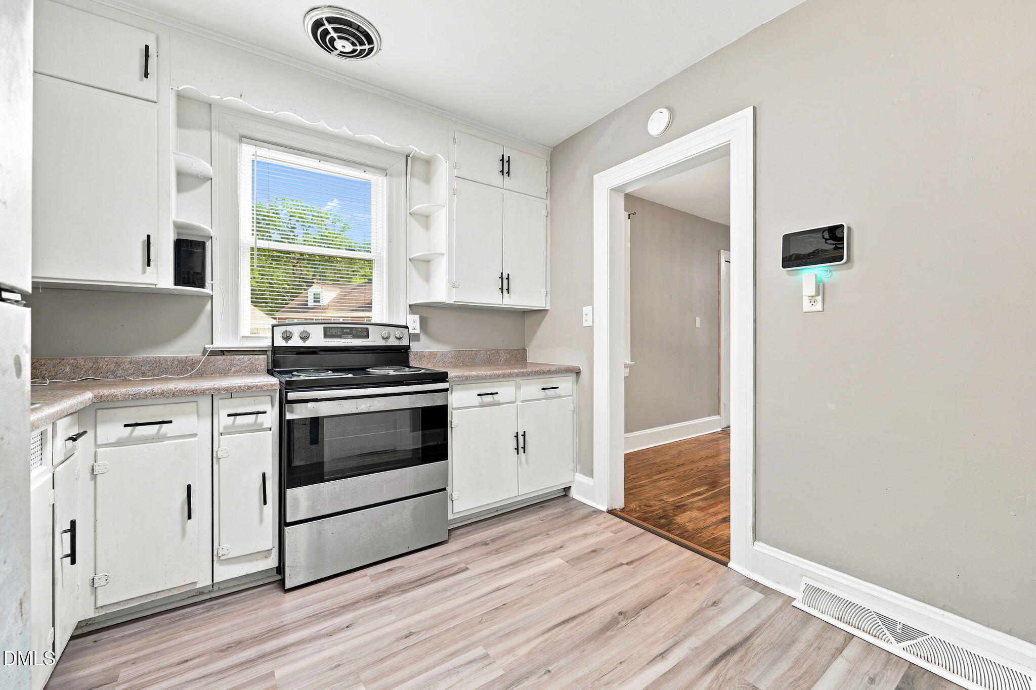 937 Redgate Avenue Property Photo 8