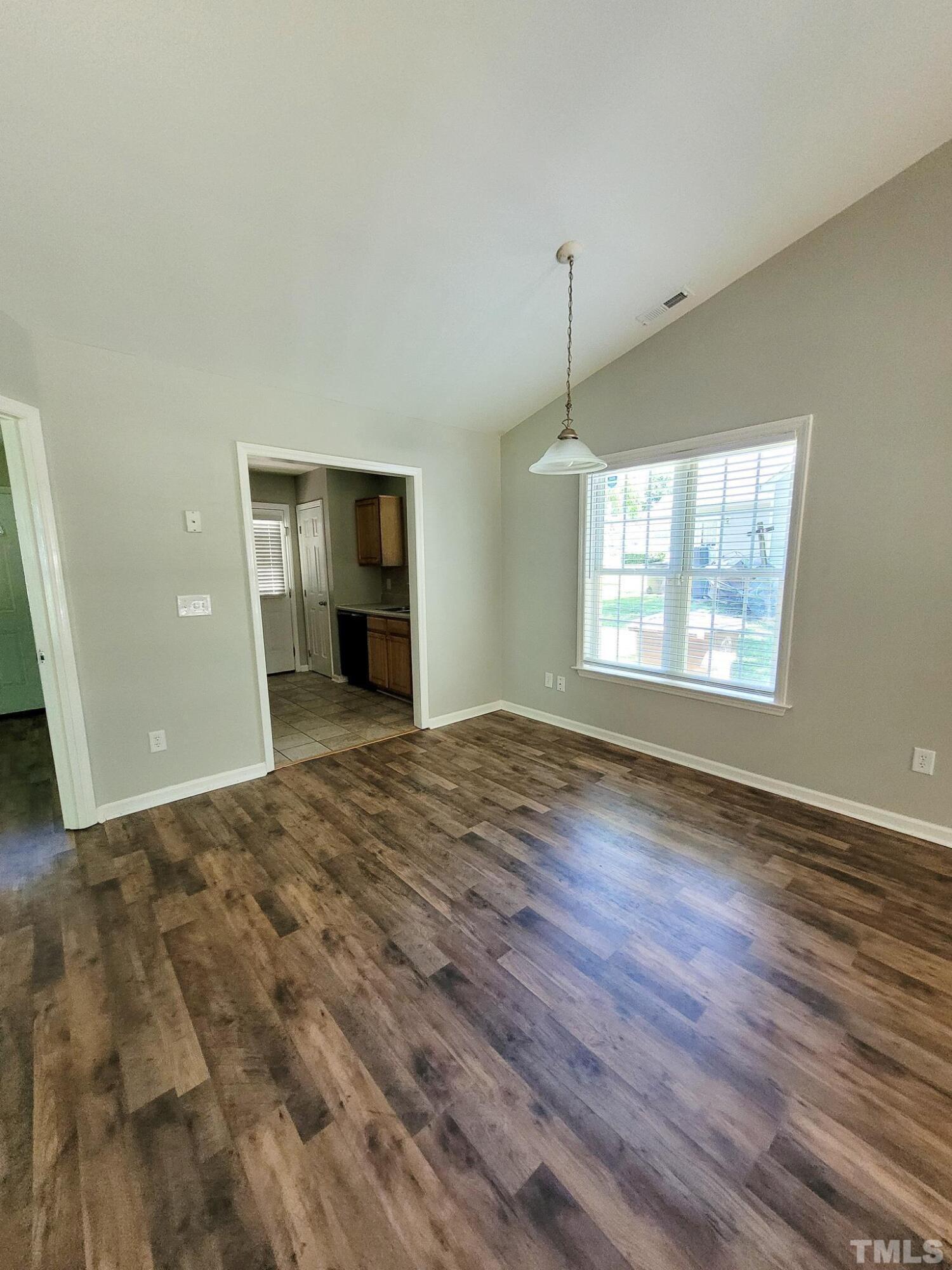 539 N Taylor Street Property Photo 4
